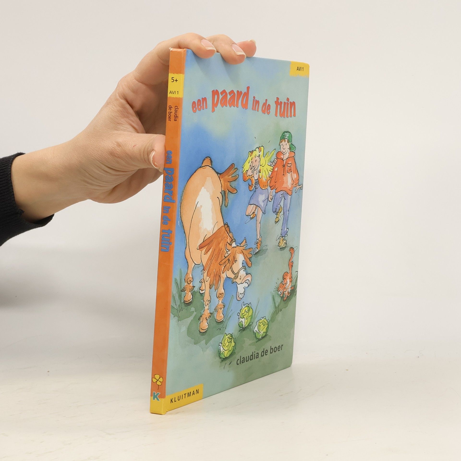 Een paard in de tuin