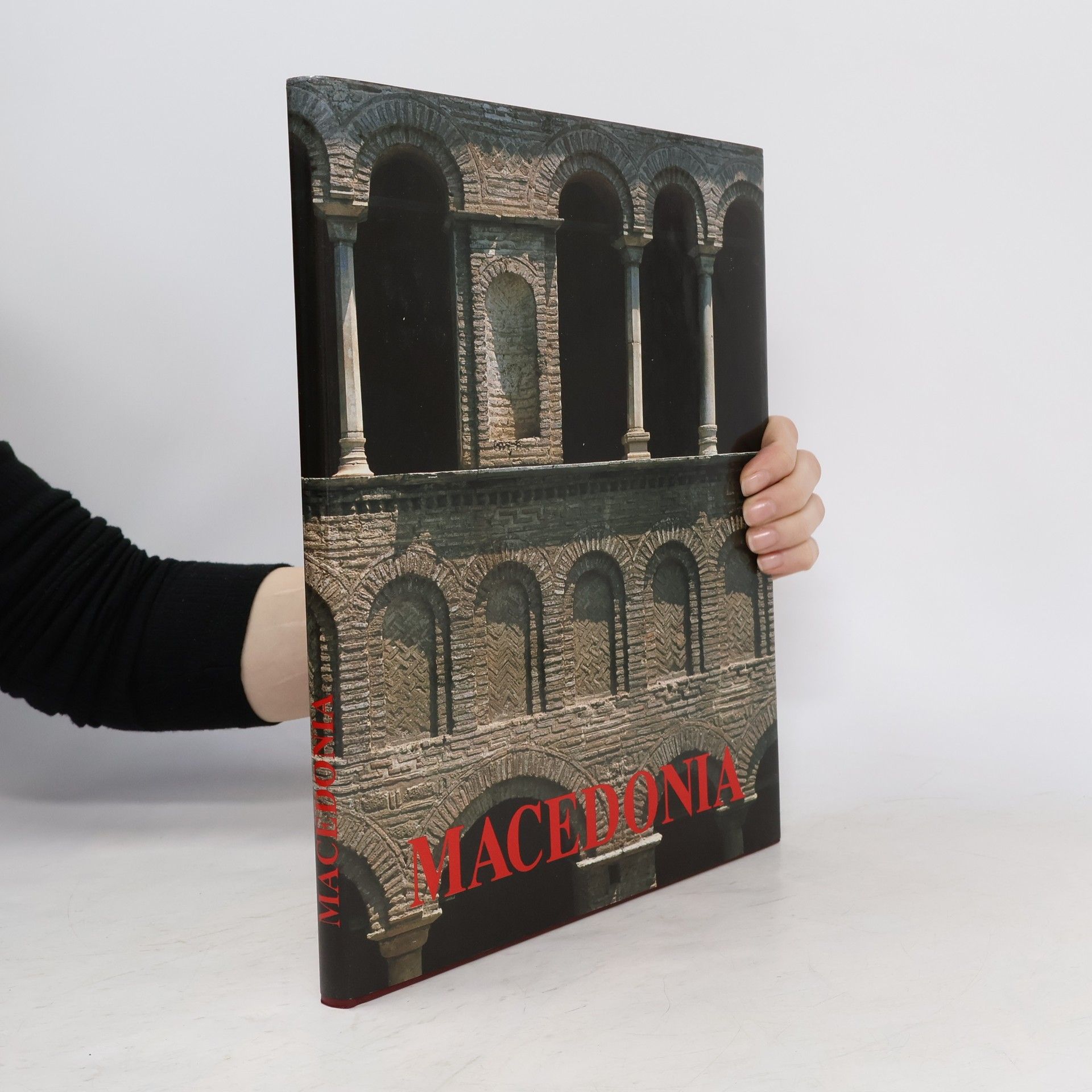 Ferid Muhiḱ Macedonia - Clasp of the world