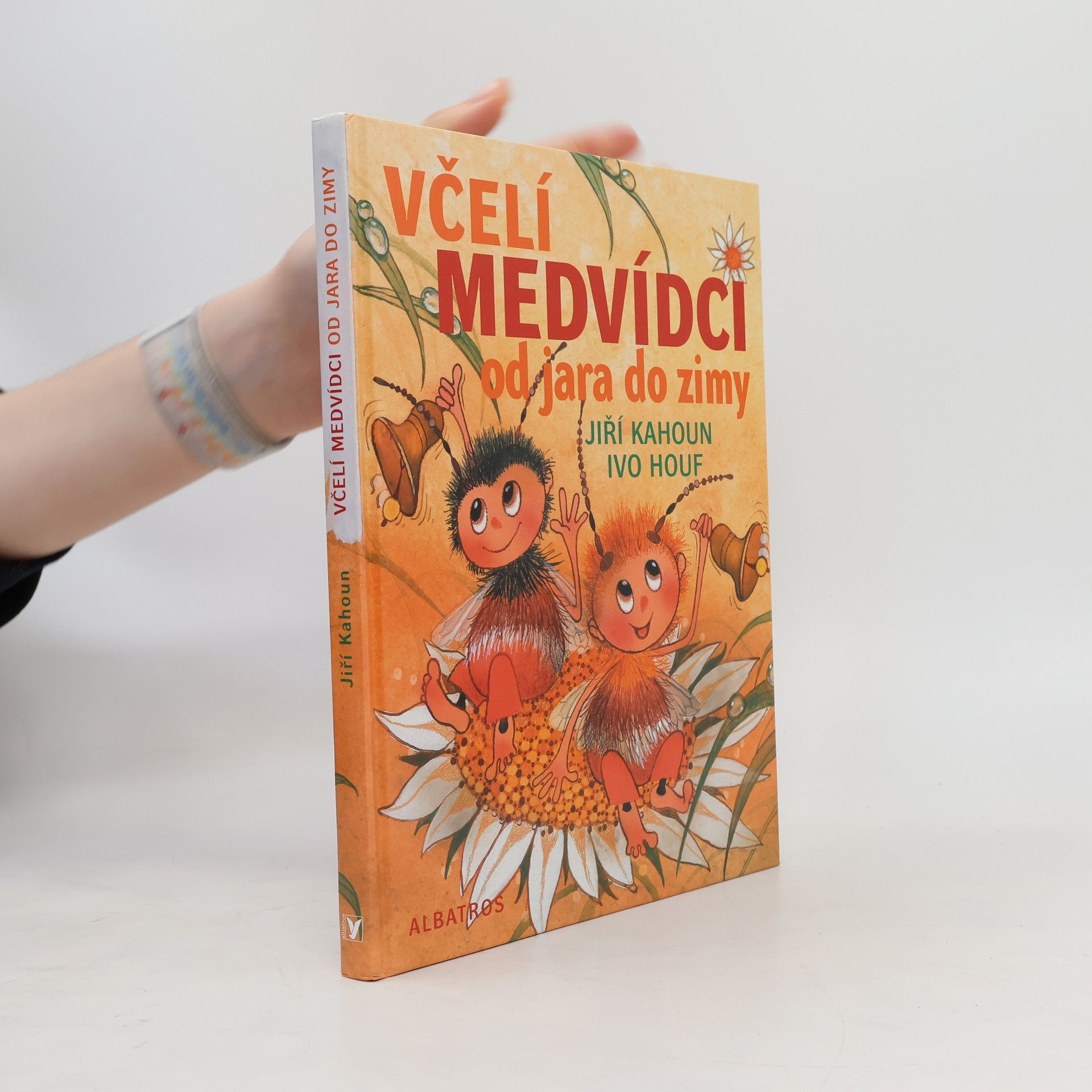 Ivo Houf Včelí medvídci od jara do zimy
