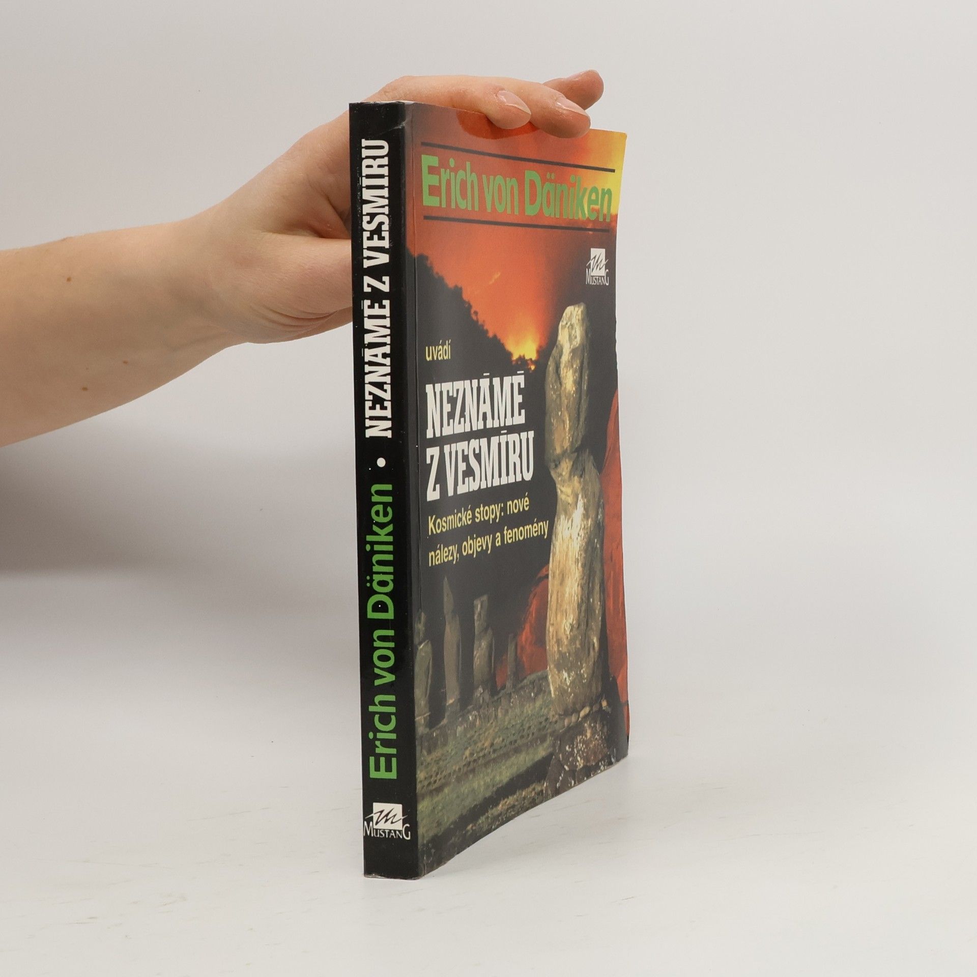 Erich von Däniken Neznámé z vesmíru