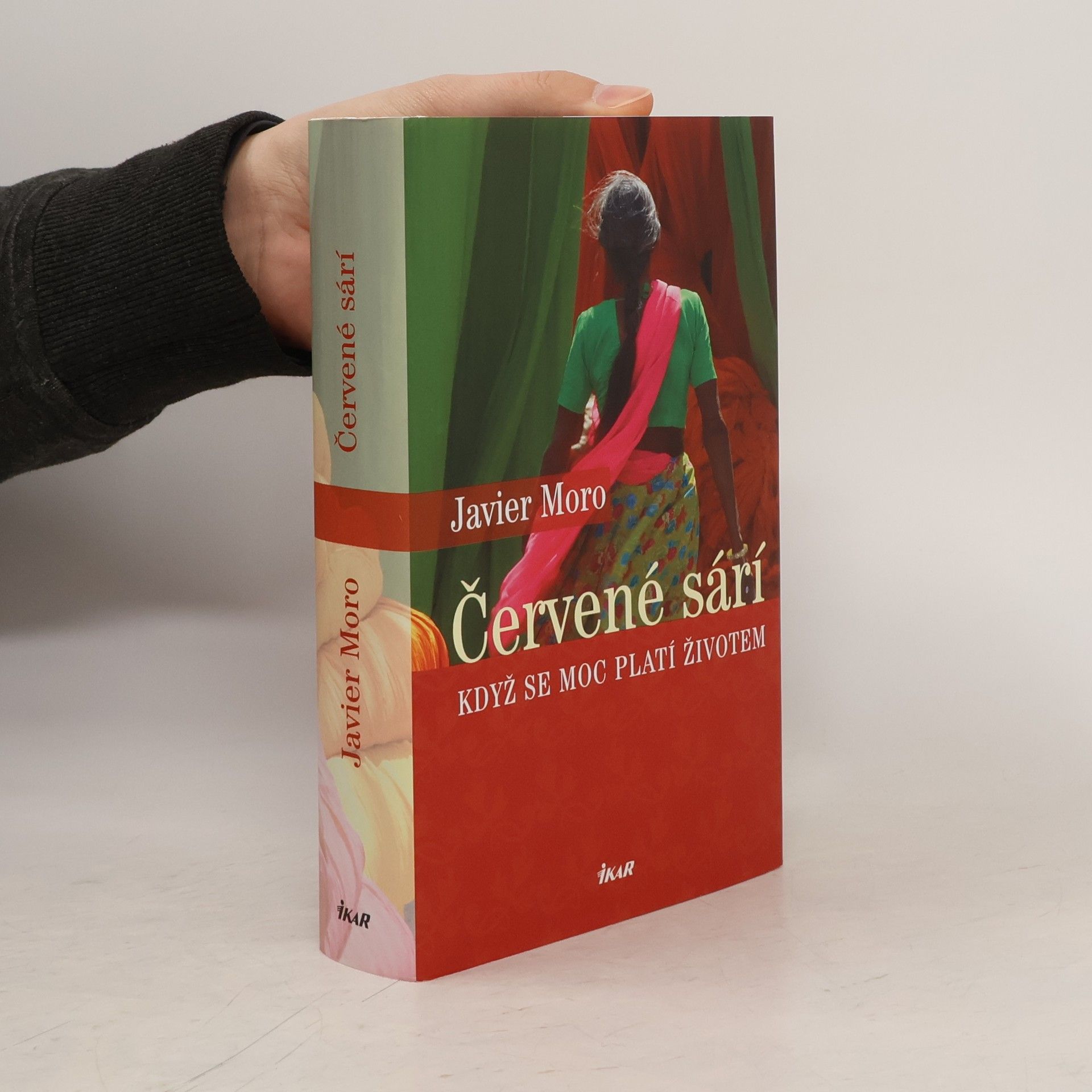Javier Moro Červené sárí : když se moc platí životem
