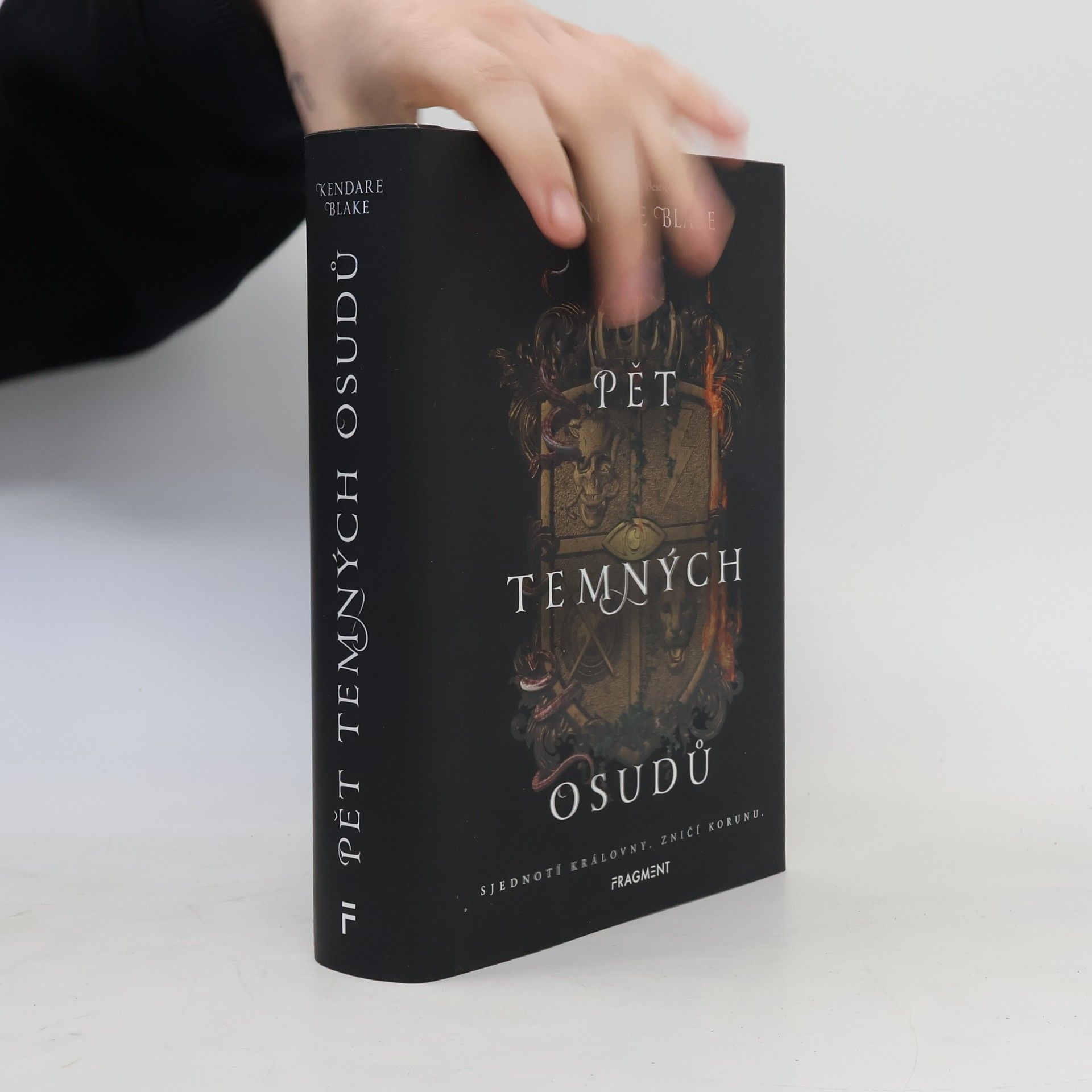 Kendare Blake Pět temných osudů
