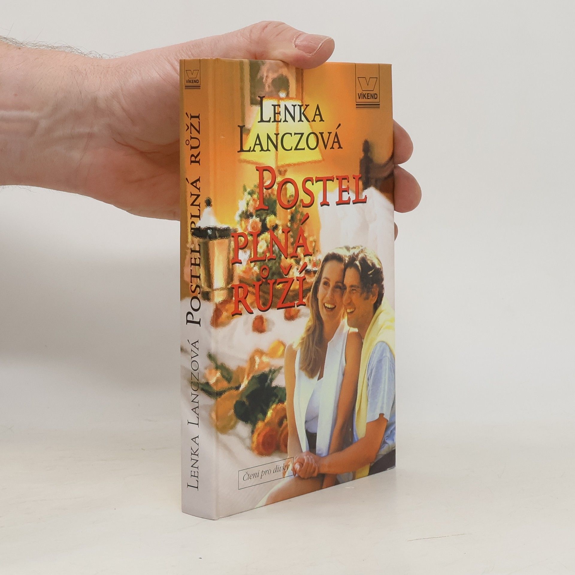 Lenka Lanczová Postel plná růží