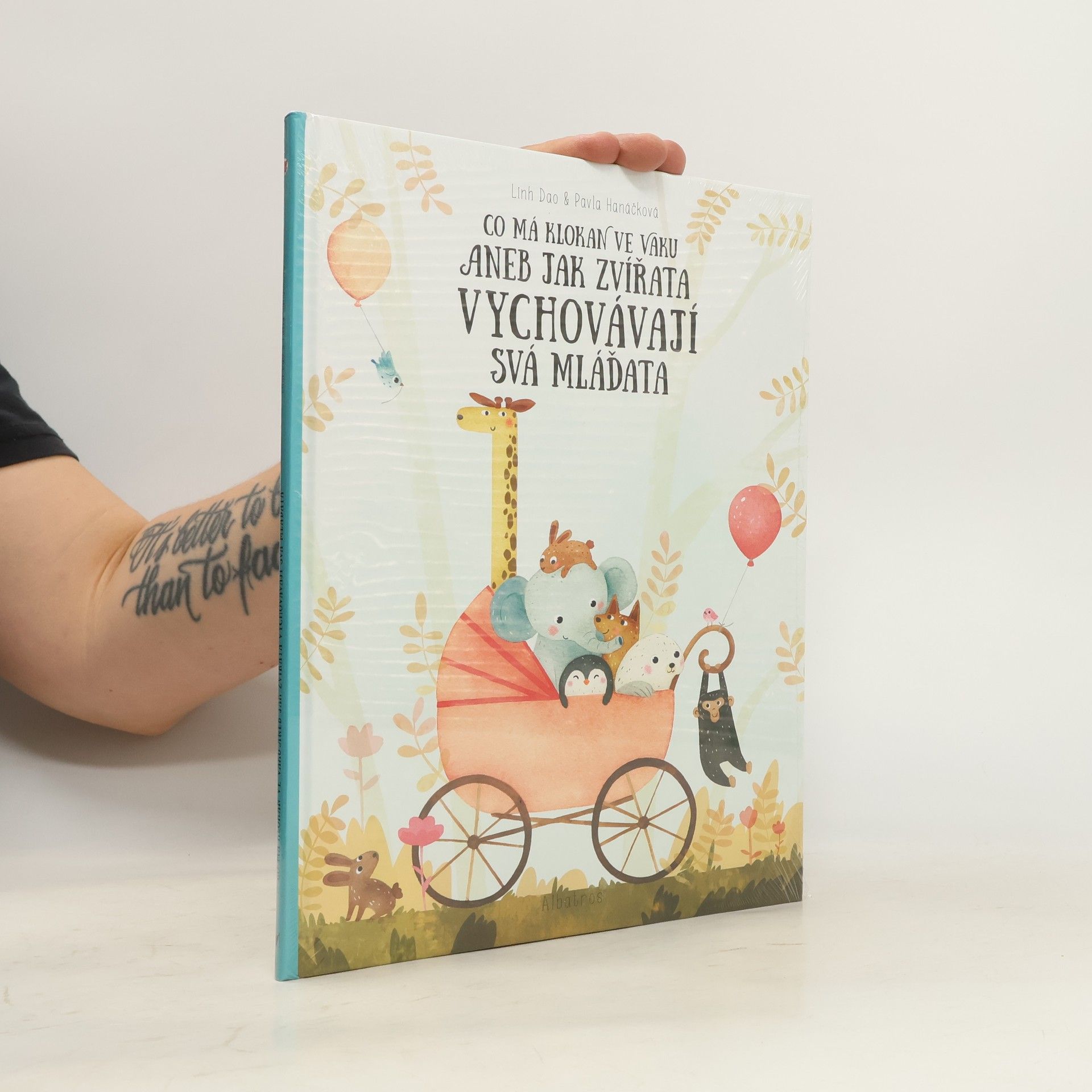 Linh Dao Co má klokan ve vaku aneb jak zvířata vychovávají svá mláďata