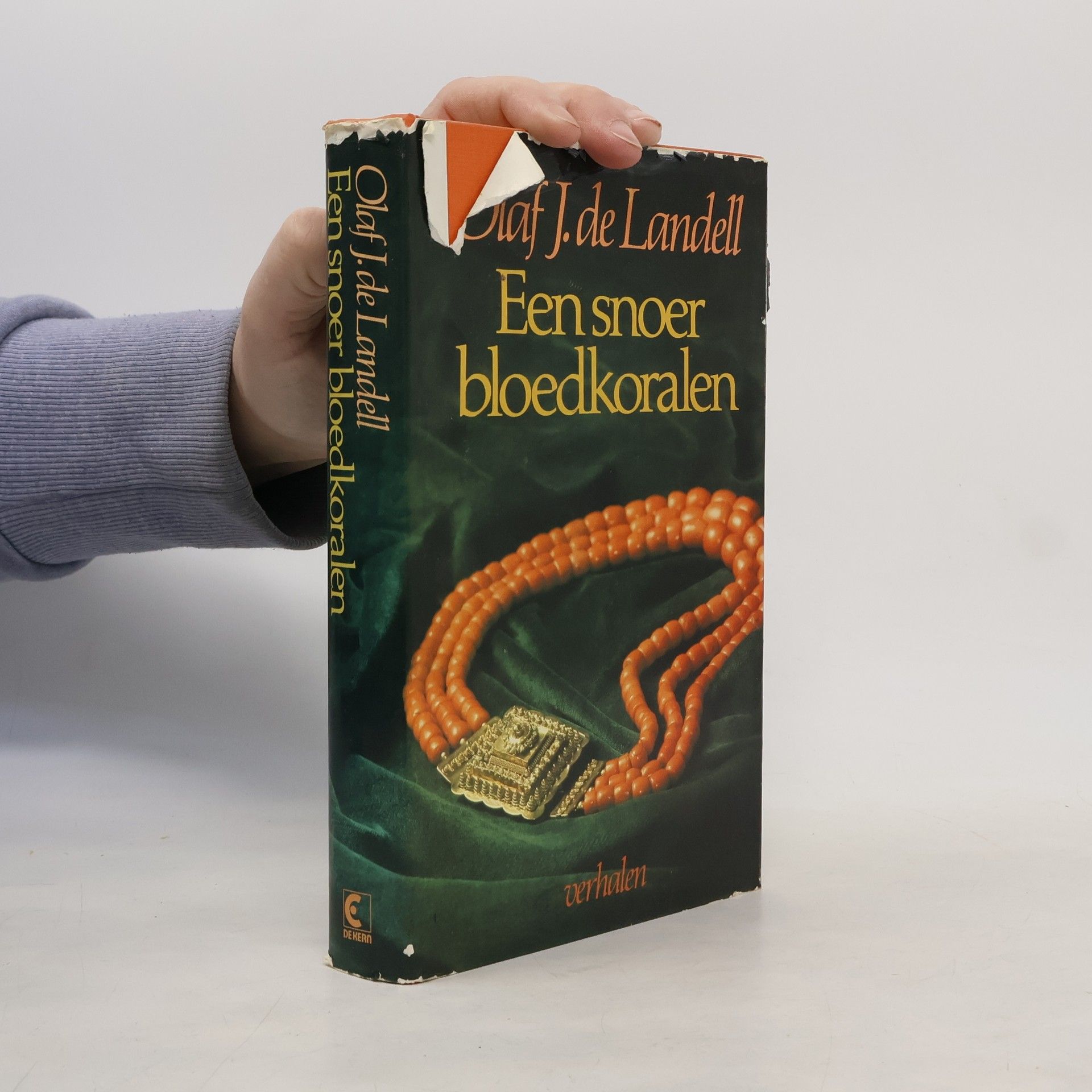 Een snoer bloedkoralen