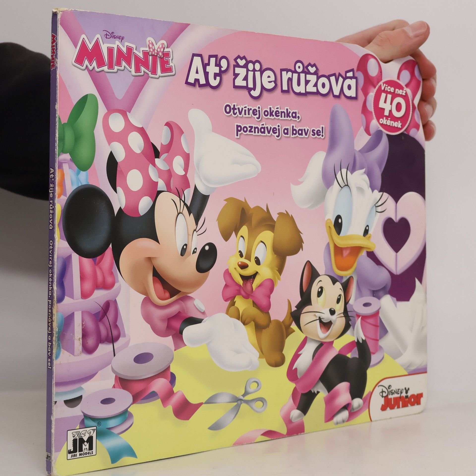 Kolektiv autorů Ať žije růžová : otvírej okénka, poznávej a bav se!