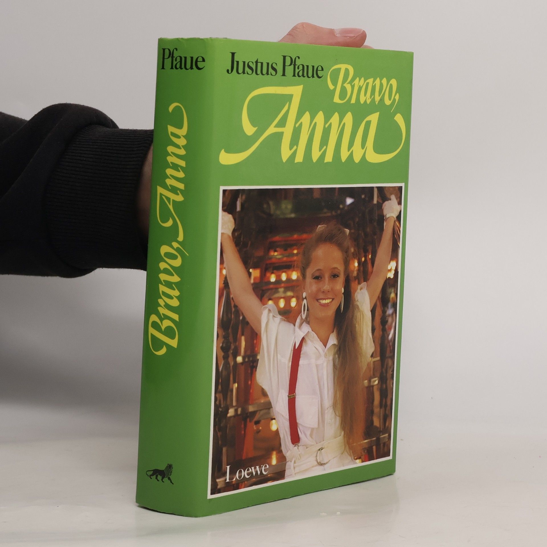 Justus Pfaue Bravo, Anna