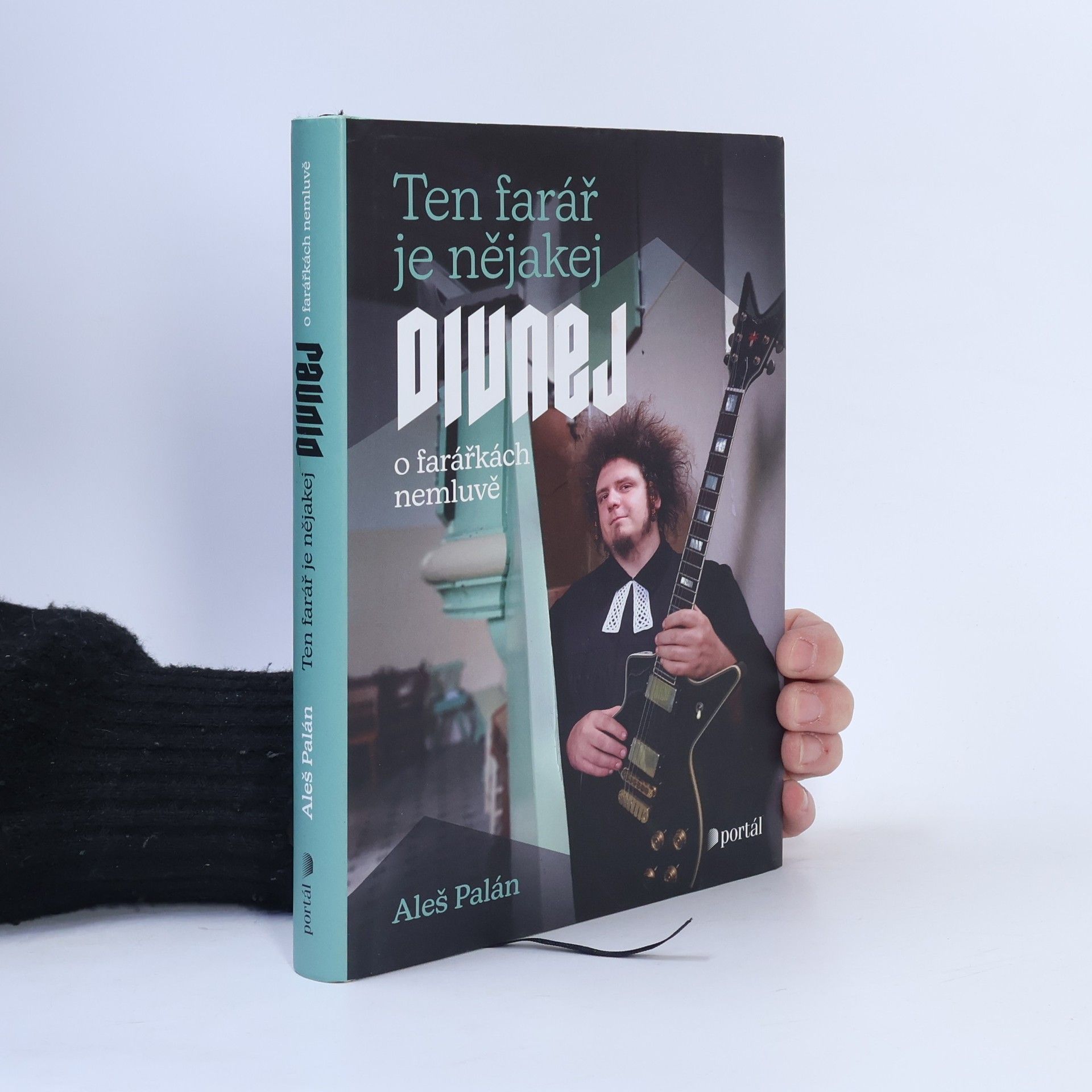 Aleš Palán Ten farář je nějakej divnej, o farářkách nemluvě