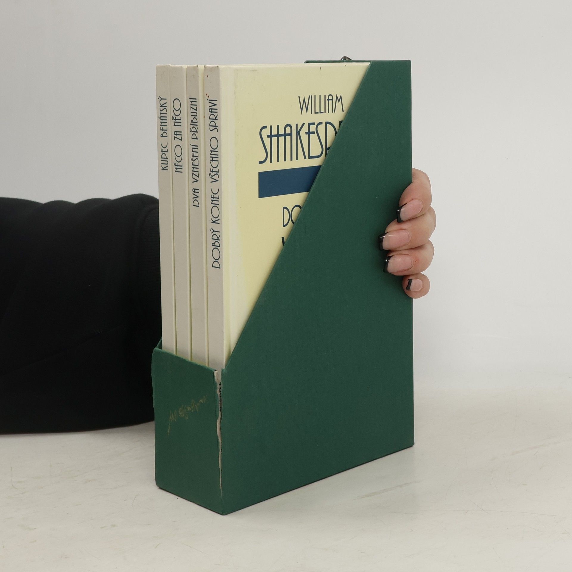 William Shakespeare 4x William Shakespeare. Něco za něco, Kupec benátský, Dva vznešení příbuzní, Dobrý konec všechny spraví