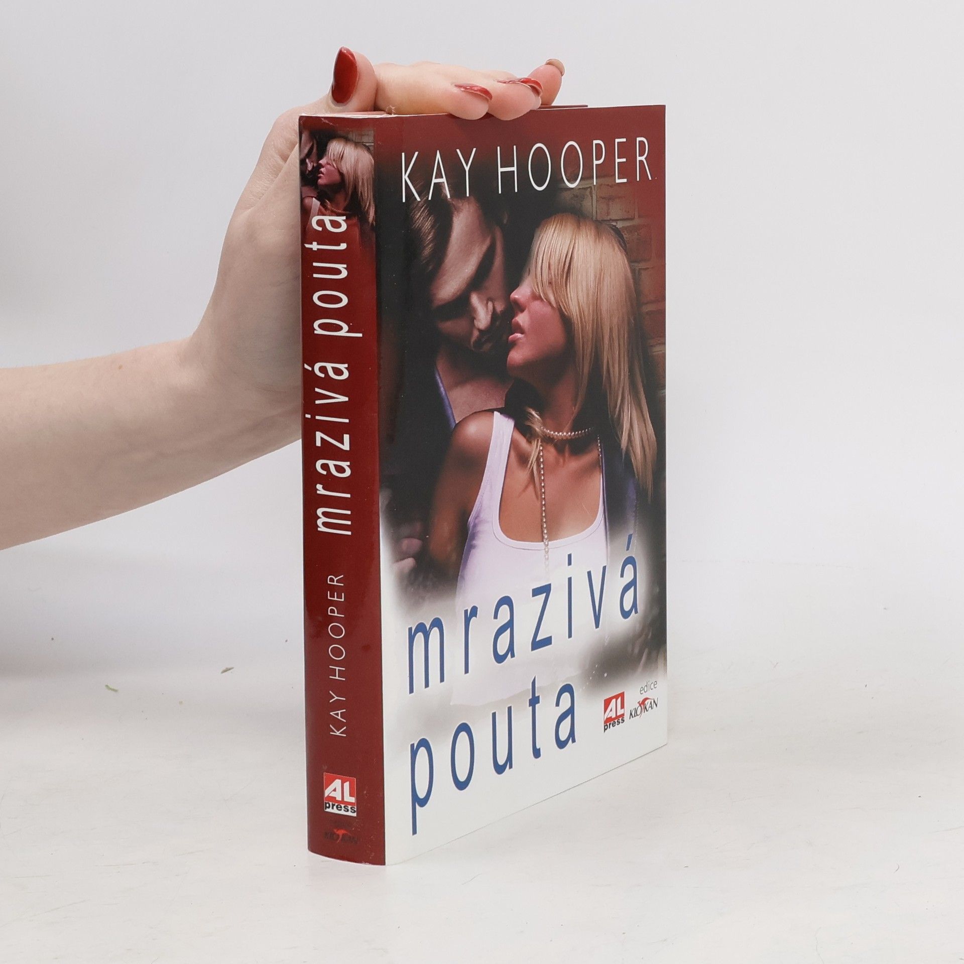 Kay Hooper Mrazivá pouta