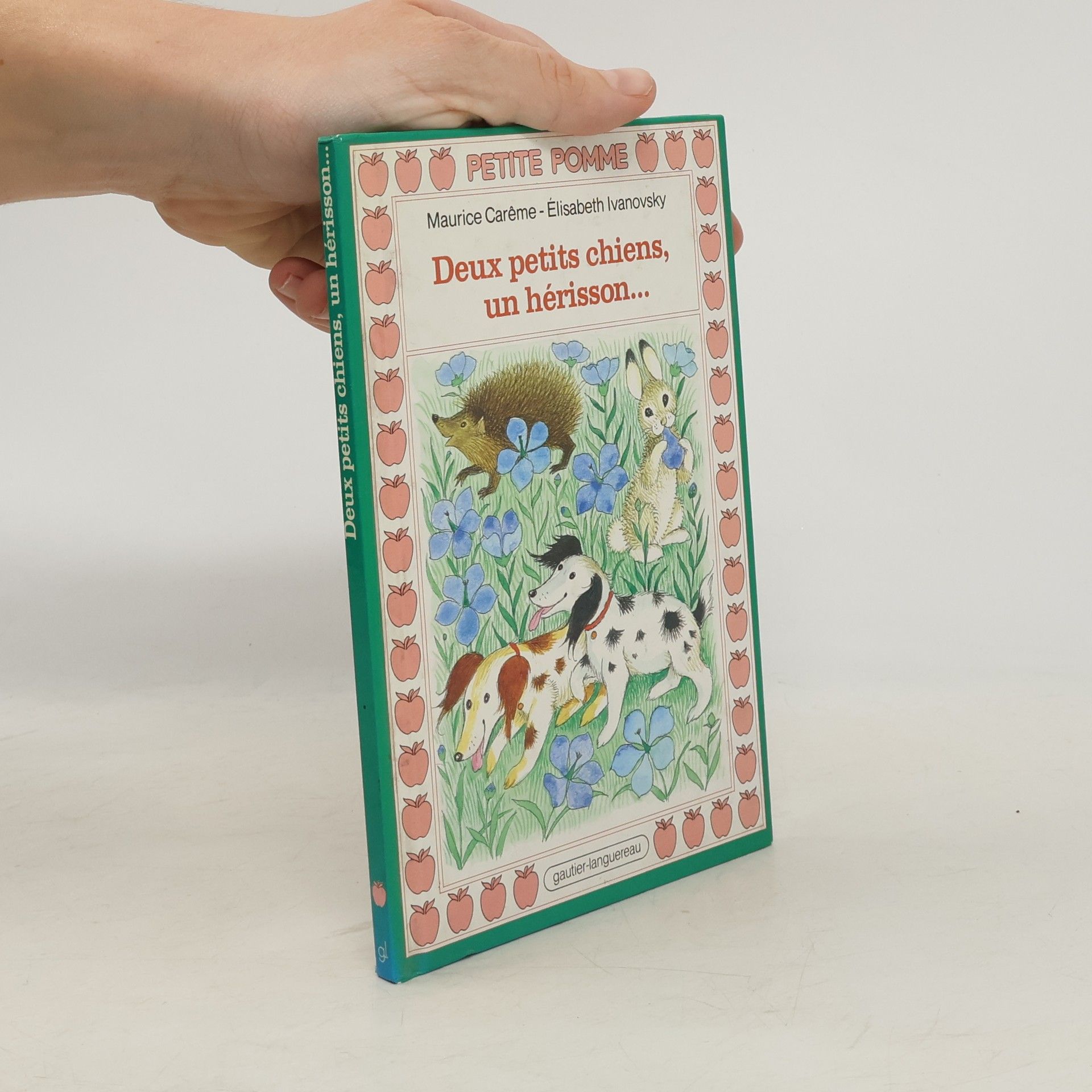 Petite Pomme: Deux petits chien, un hérisson--