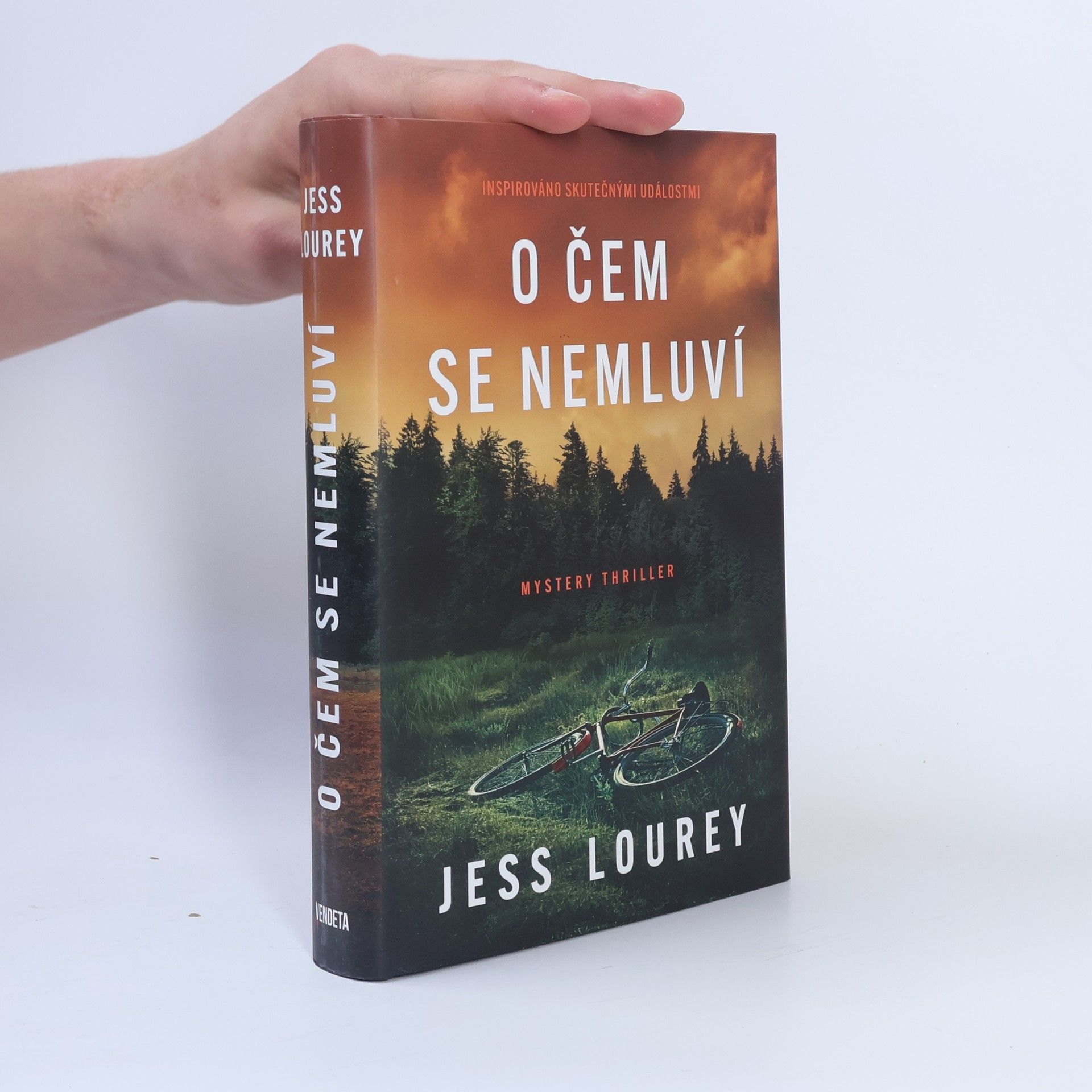Jess Lourey O čem se nemluví