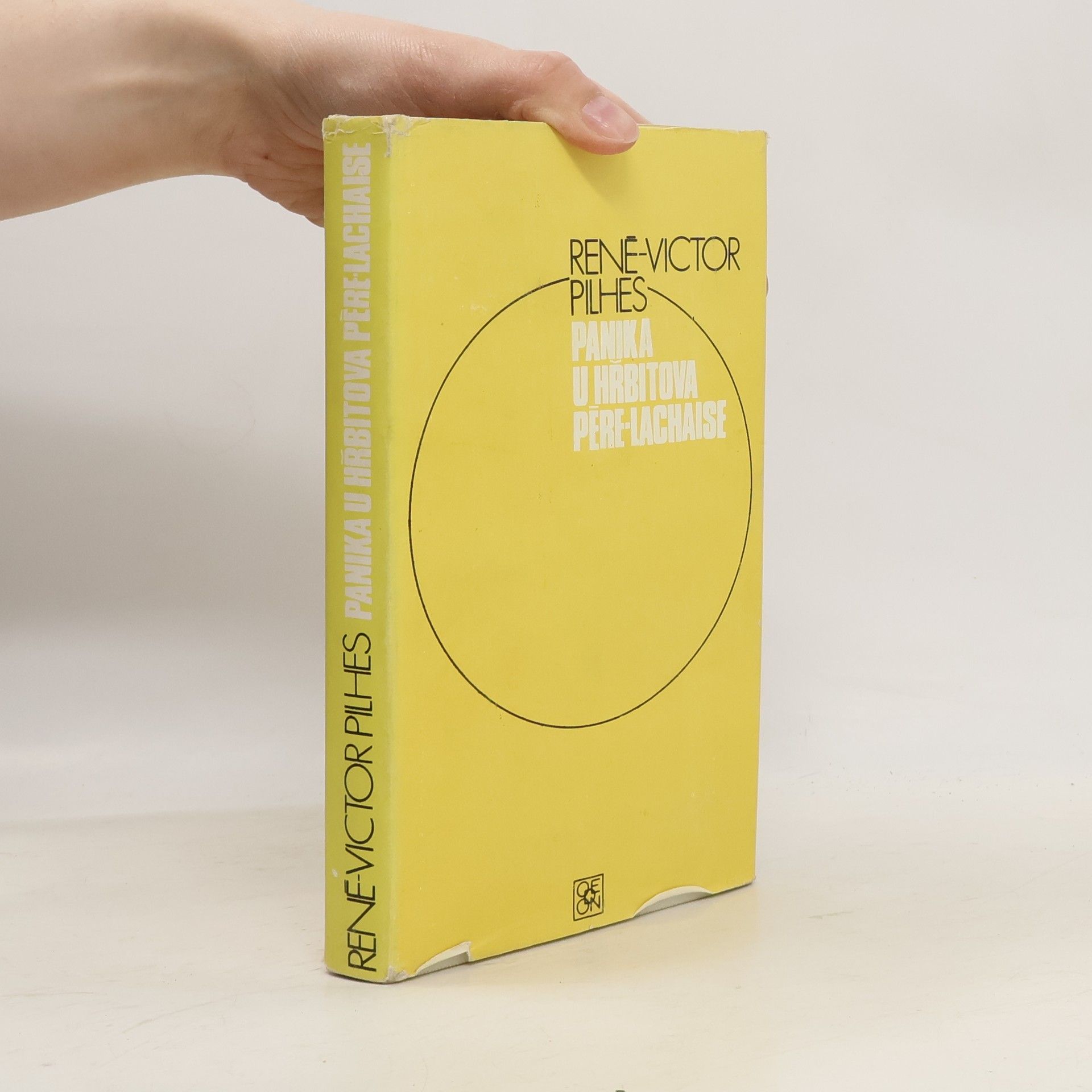 René-Victor Pilhes Panika u hřbitova Père-Lachaise