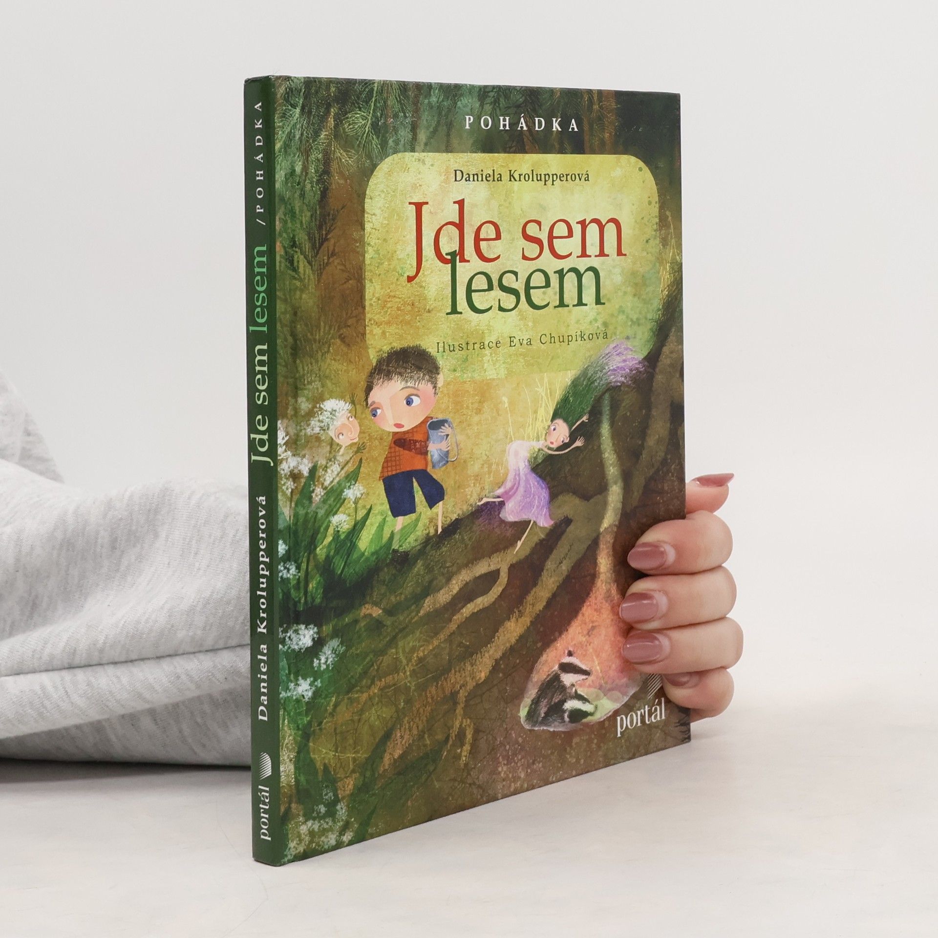 Daniela Krolupperová Jde sem lesem