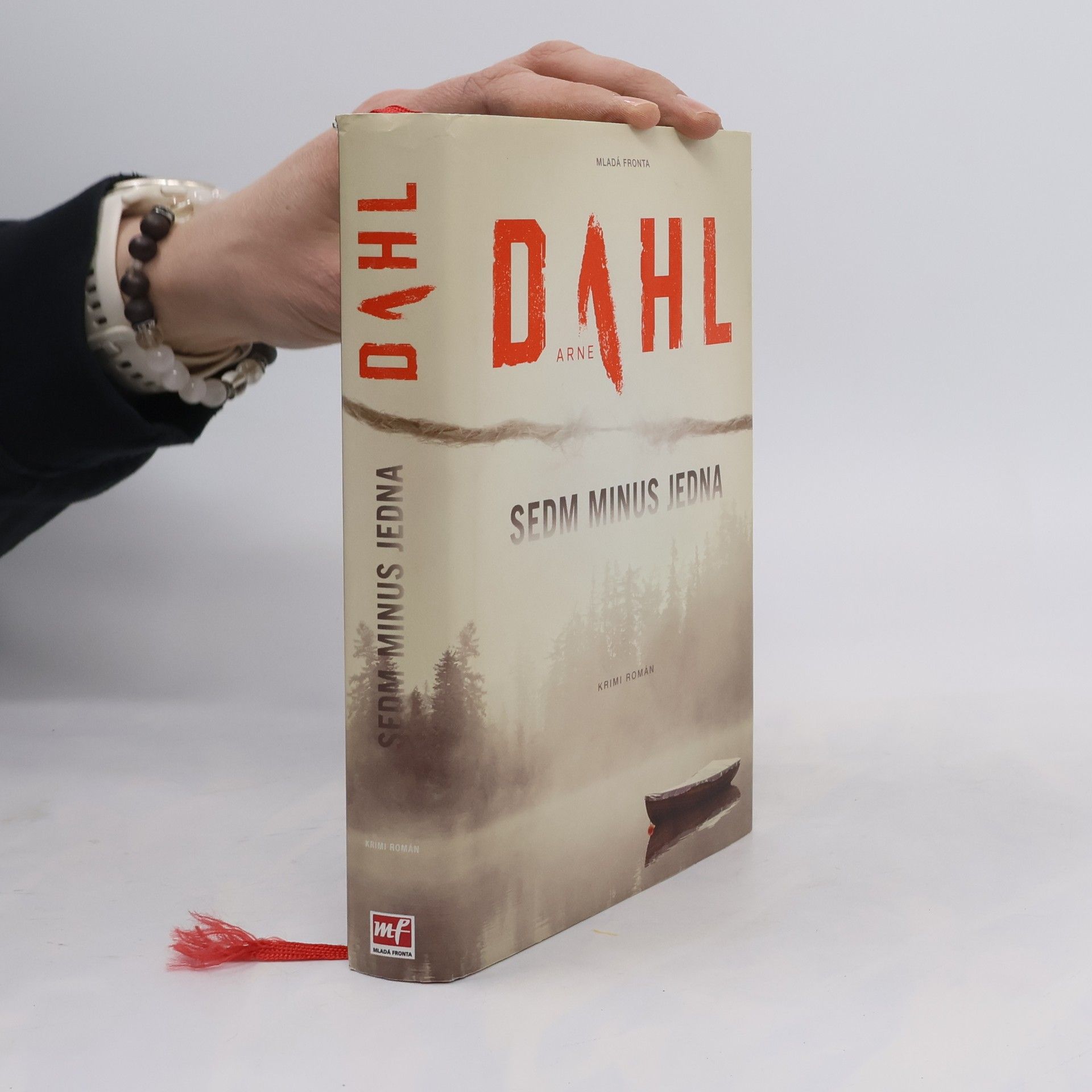 Arne Dahl Sedm minus jedna