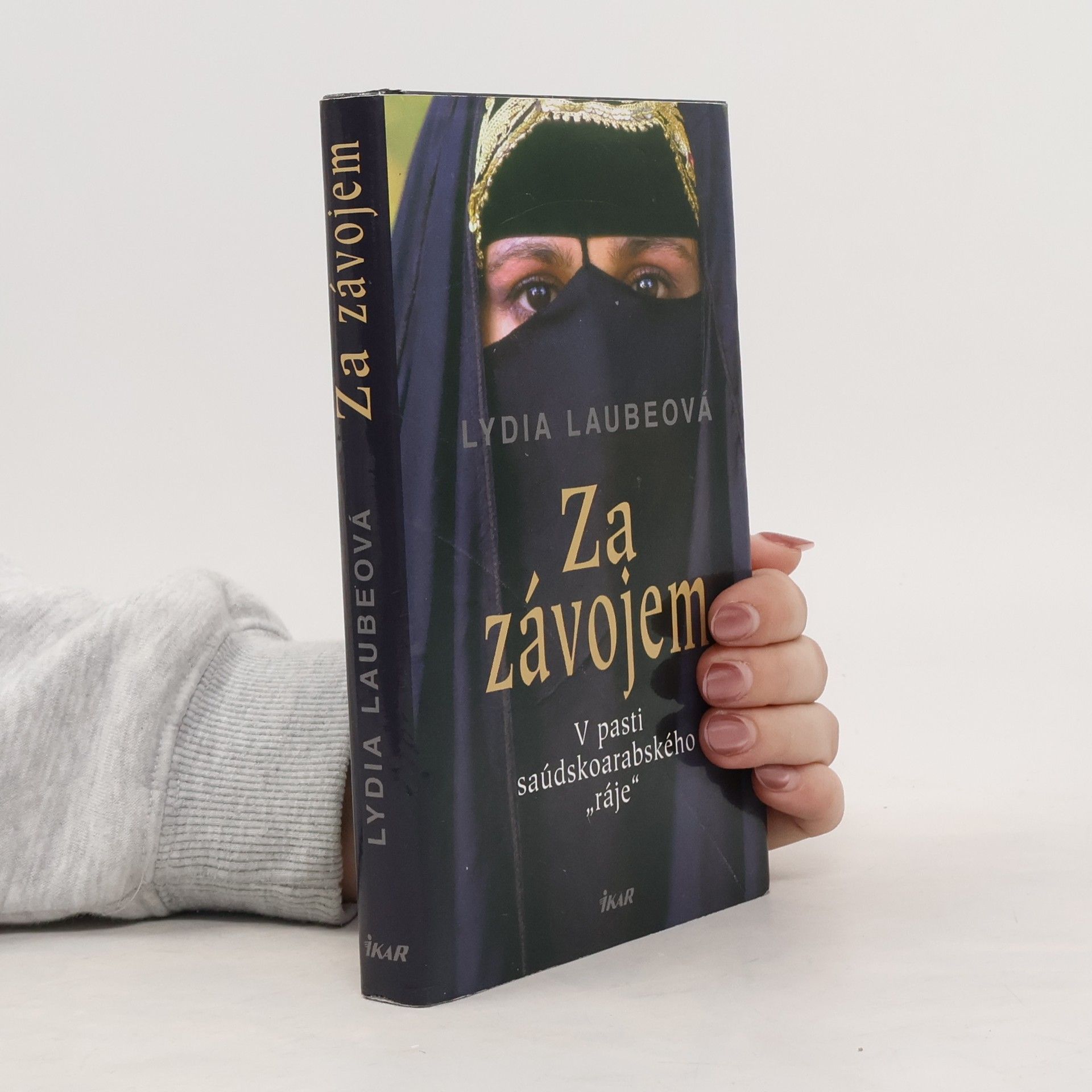 Lydia Laube Za závojem. V pasti saúdskoarabského "ráje"