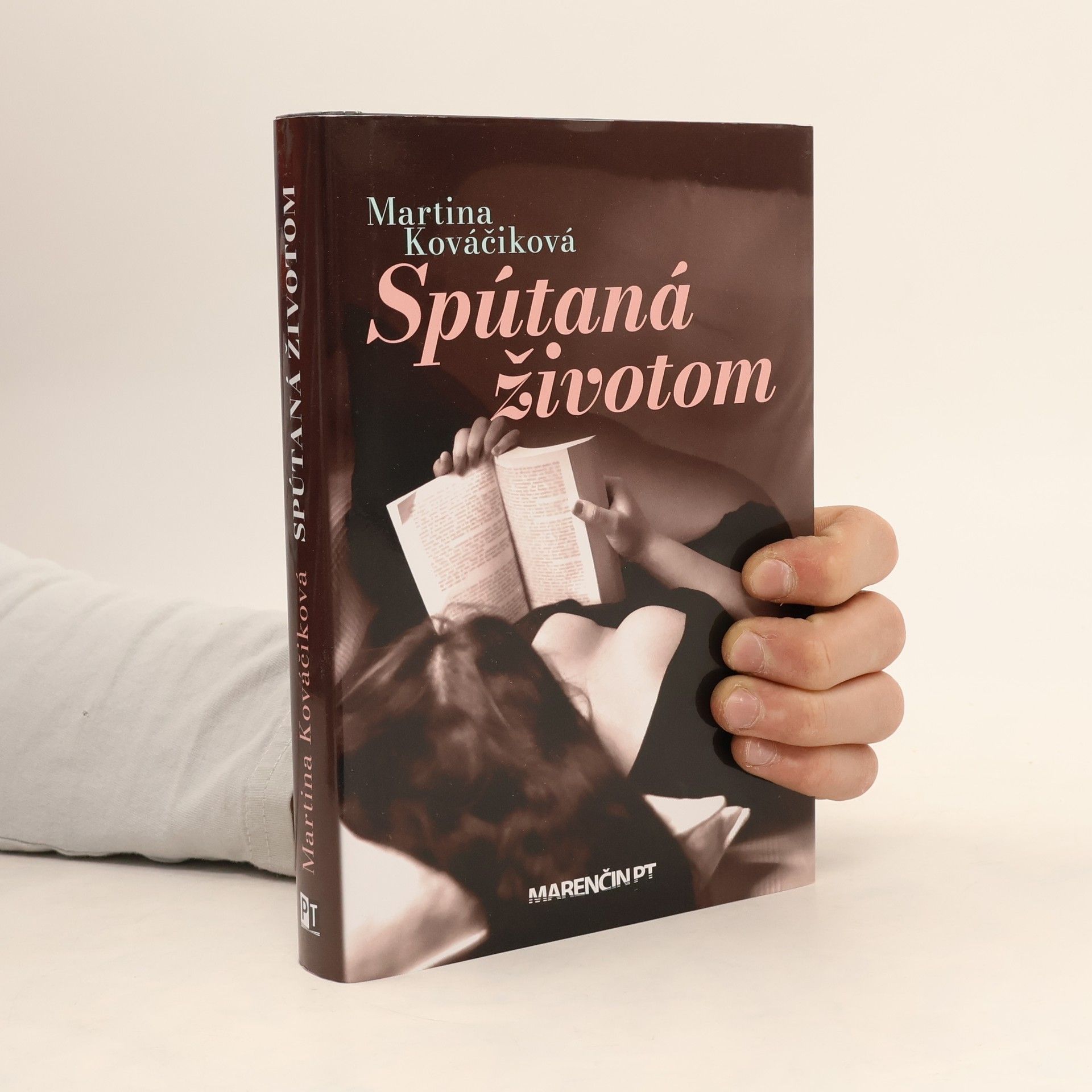 Martina Kováčiková Spútaná životom