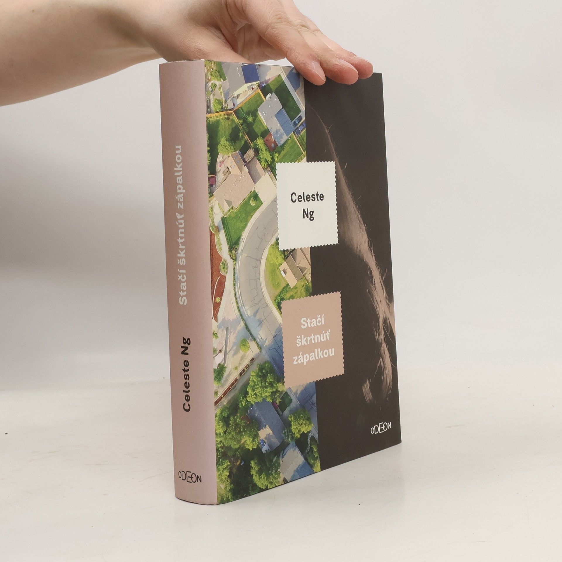 Celeste Ng Stačí škrtnúť zápalkou