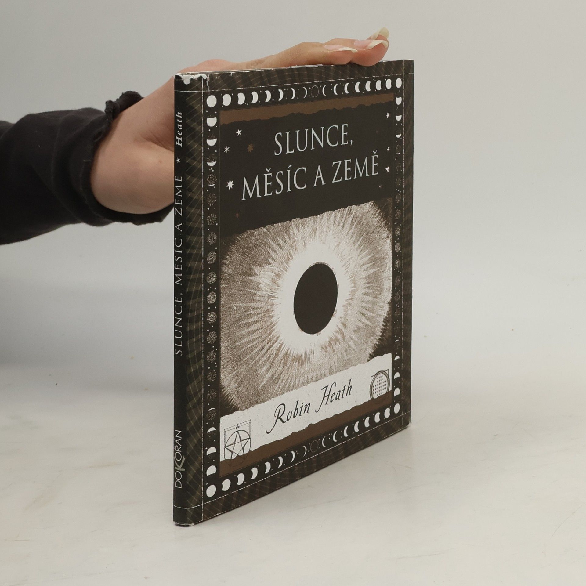Robin Heath Slunce, Měsíc a Země