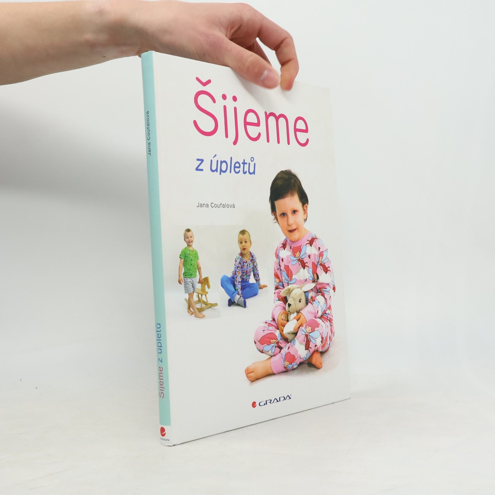 Jana Coufalová Šijeme z úpletů