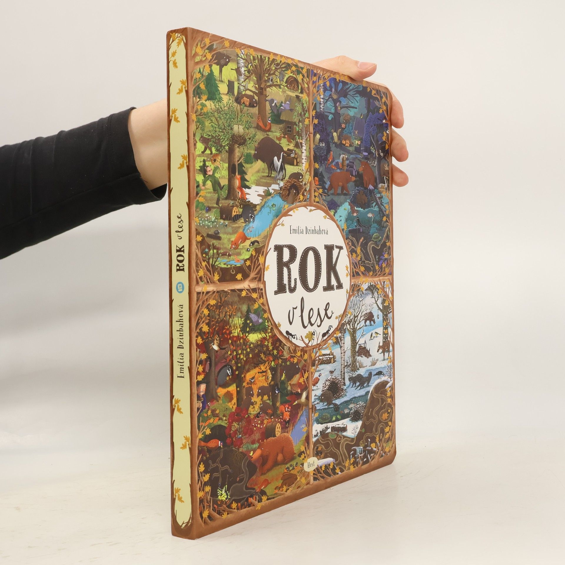 Emilia Dziubak Rok v lese