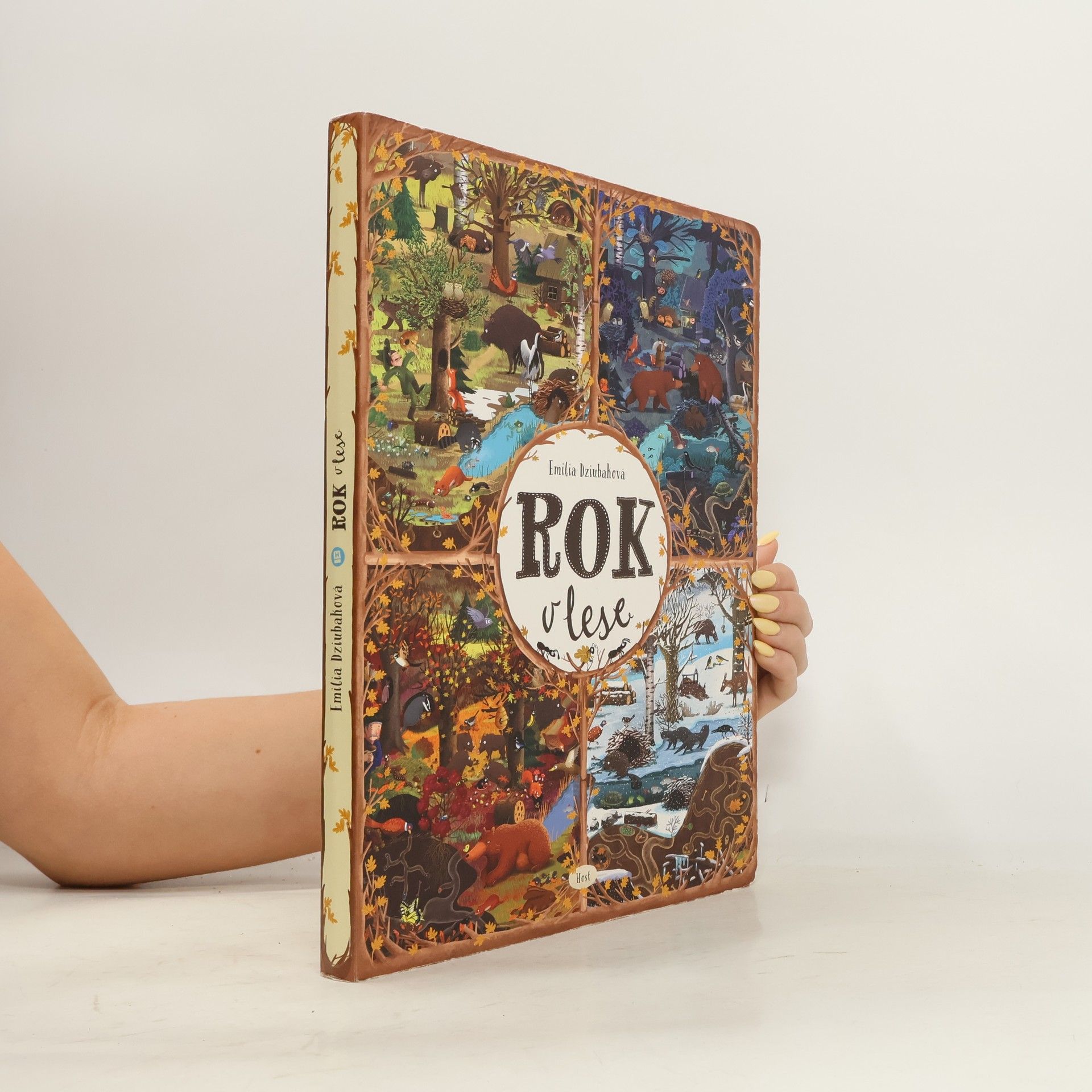 Emilia Dziubak Rok v lese