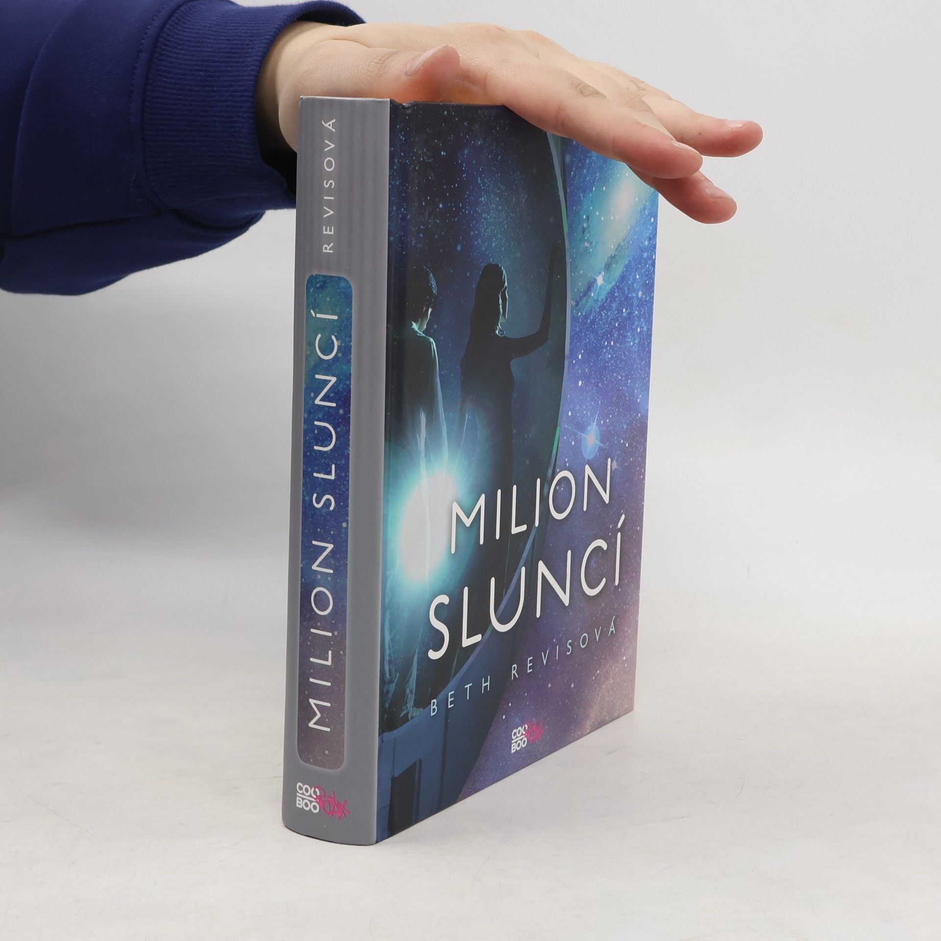 Beth Revis Milion sluncí. 2. díl