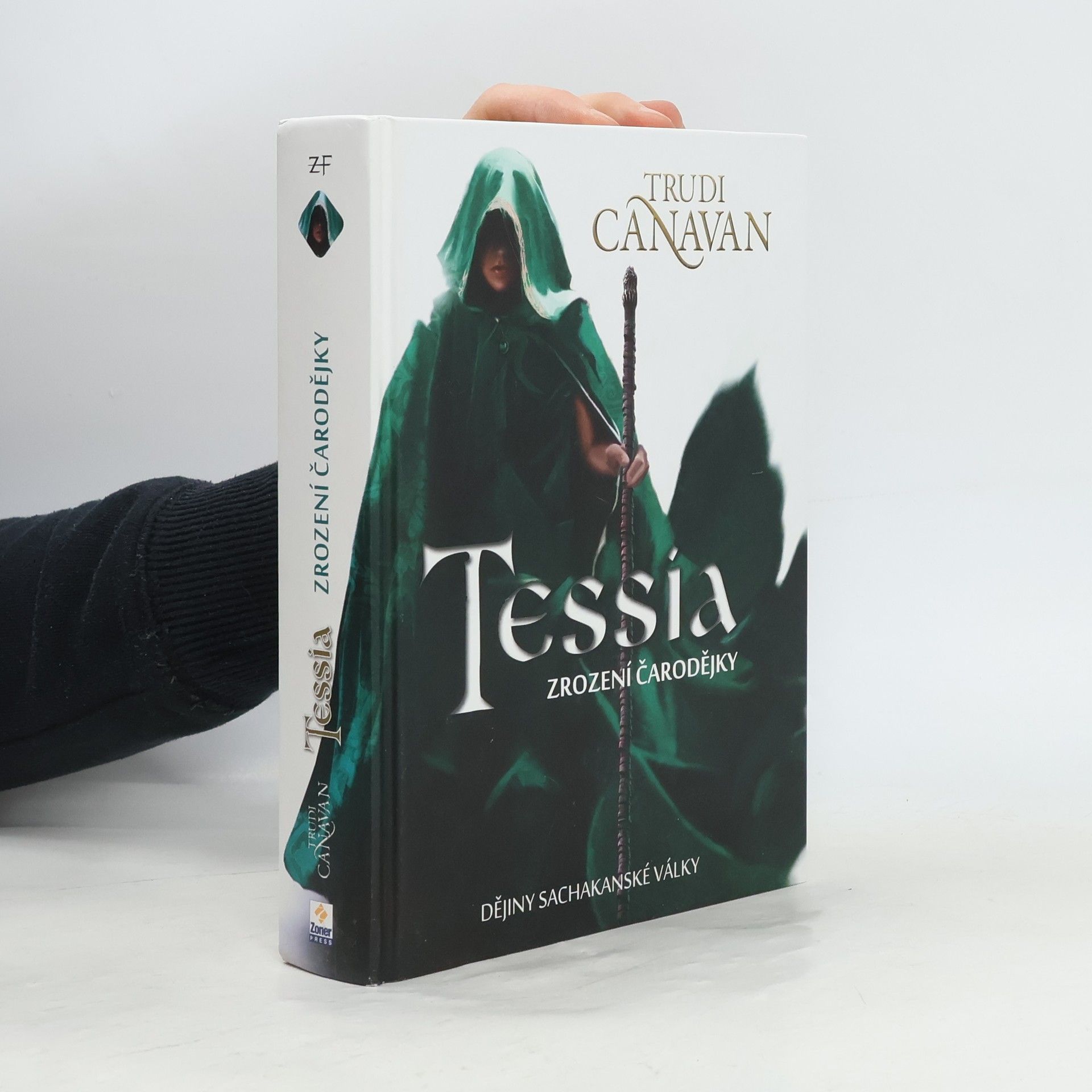 Trudi Canavan Tessia. Zrození čarodějky