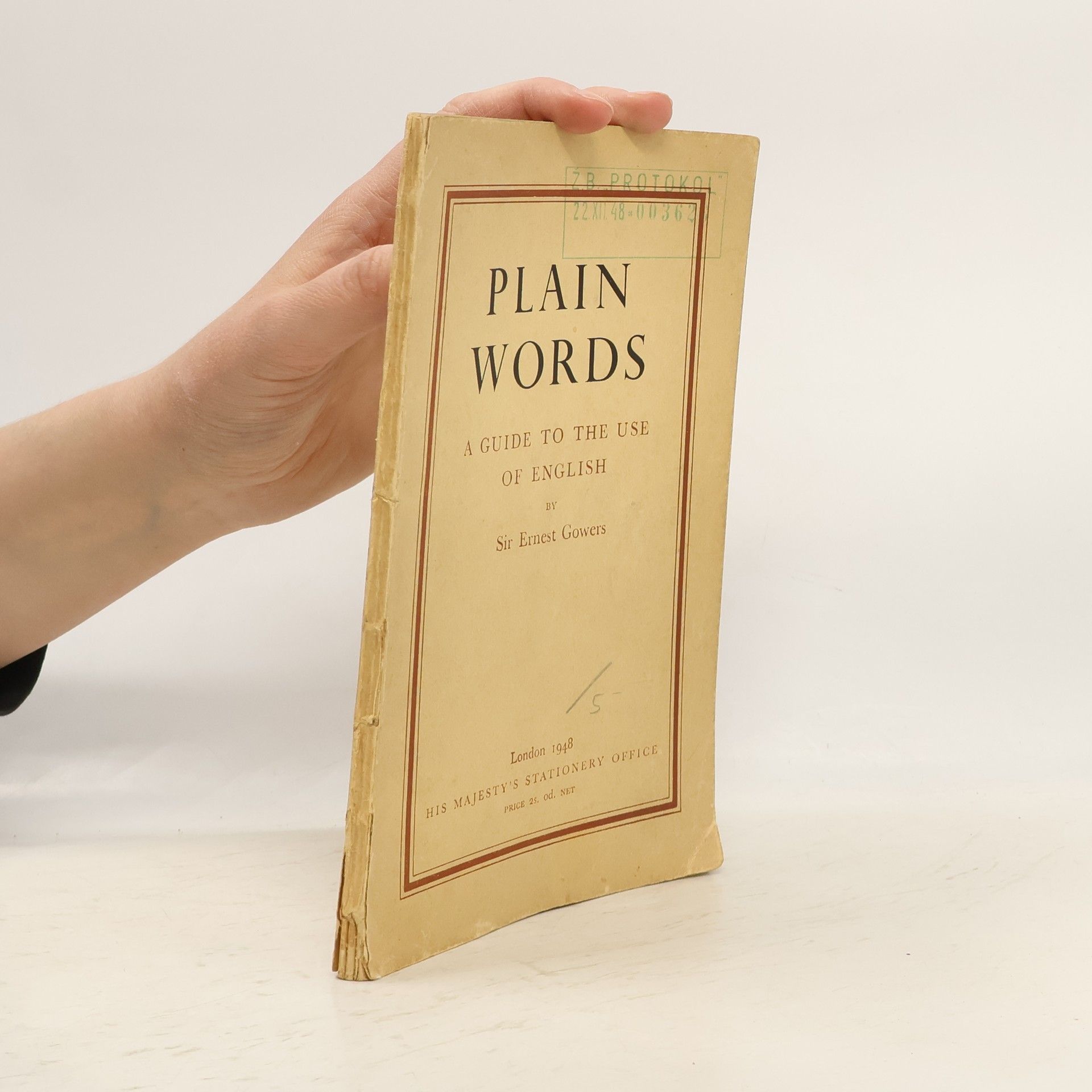 Ernest Govers Plain words : a guide to the use of English