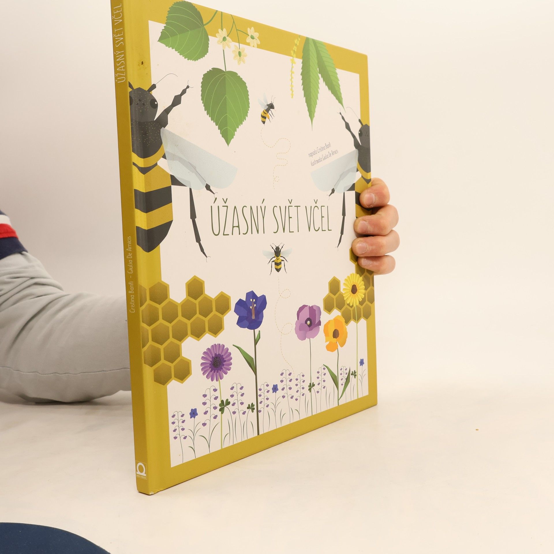 Cristina M. Banfi Úžasný svět včel