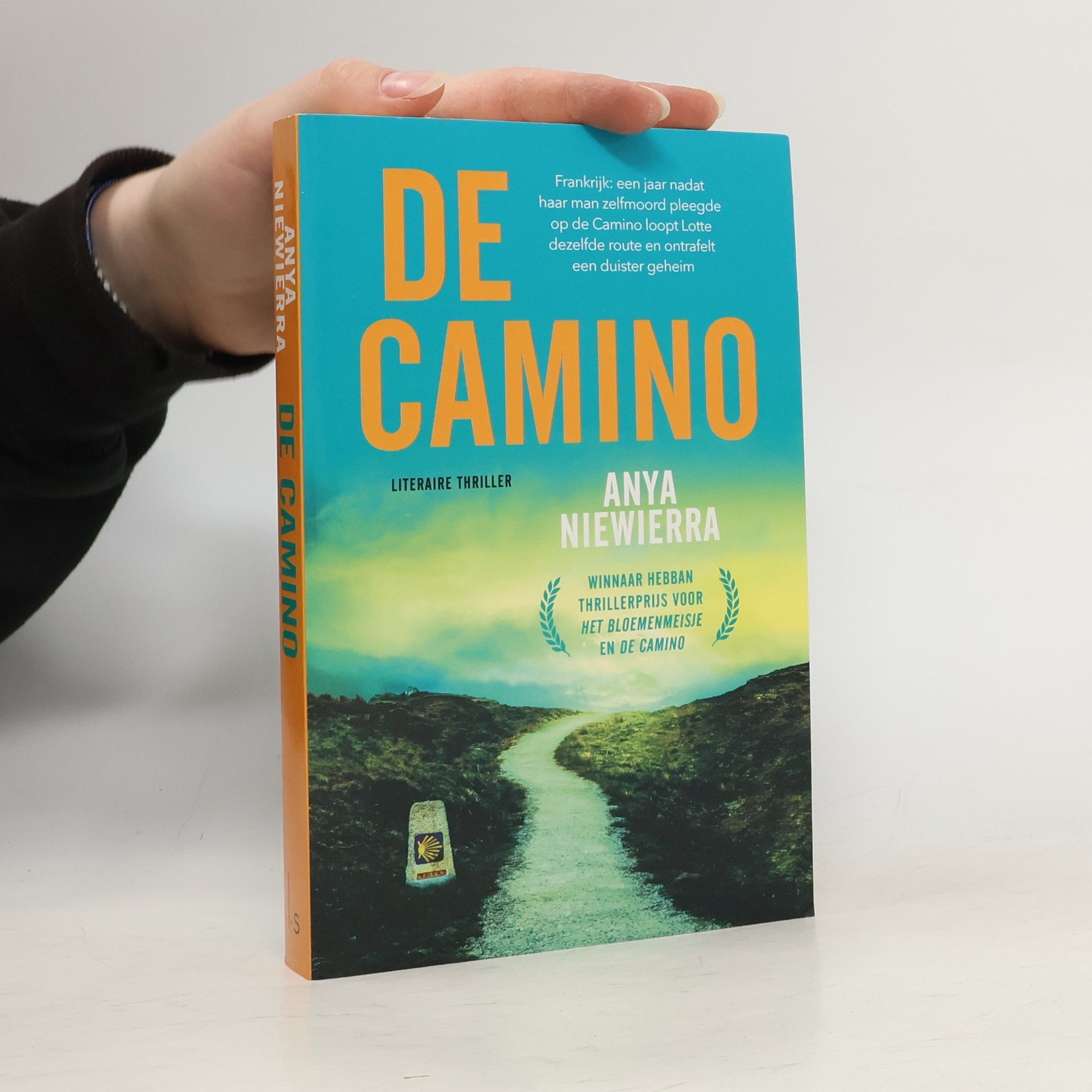 Anya Niewierra De Camino