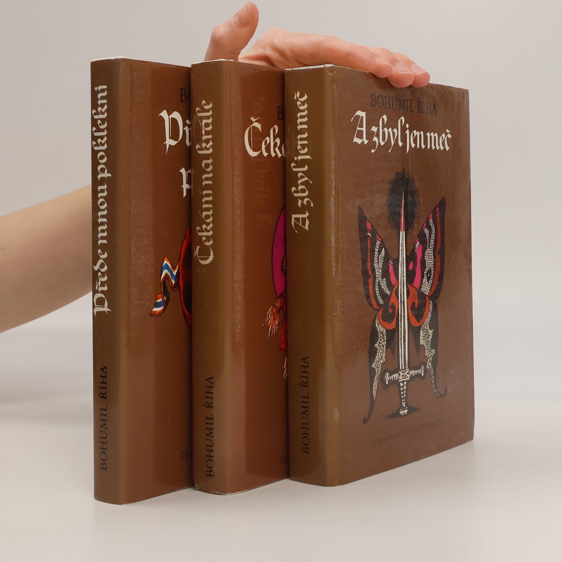 Bohumil Říha A zbyl jen meč. Čekání na krále. Přede mnou poklekni