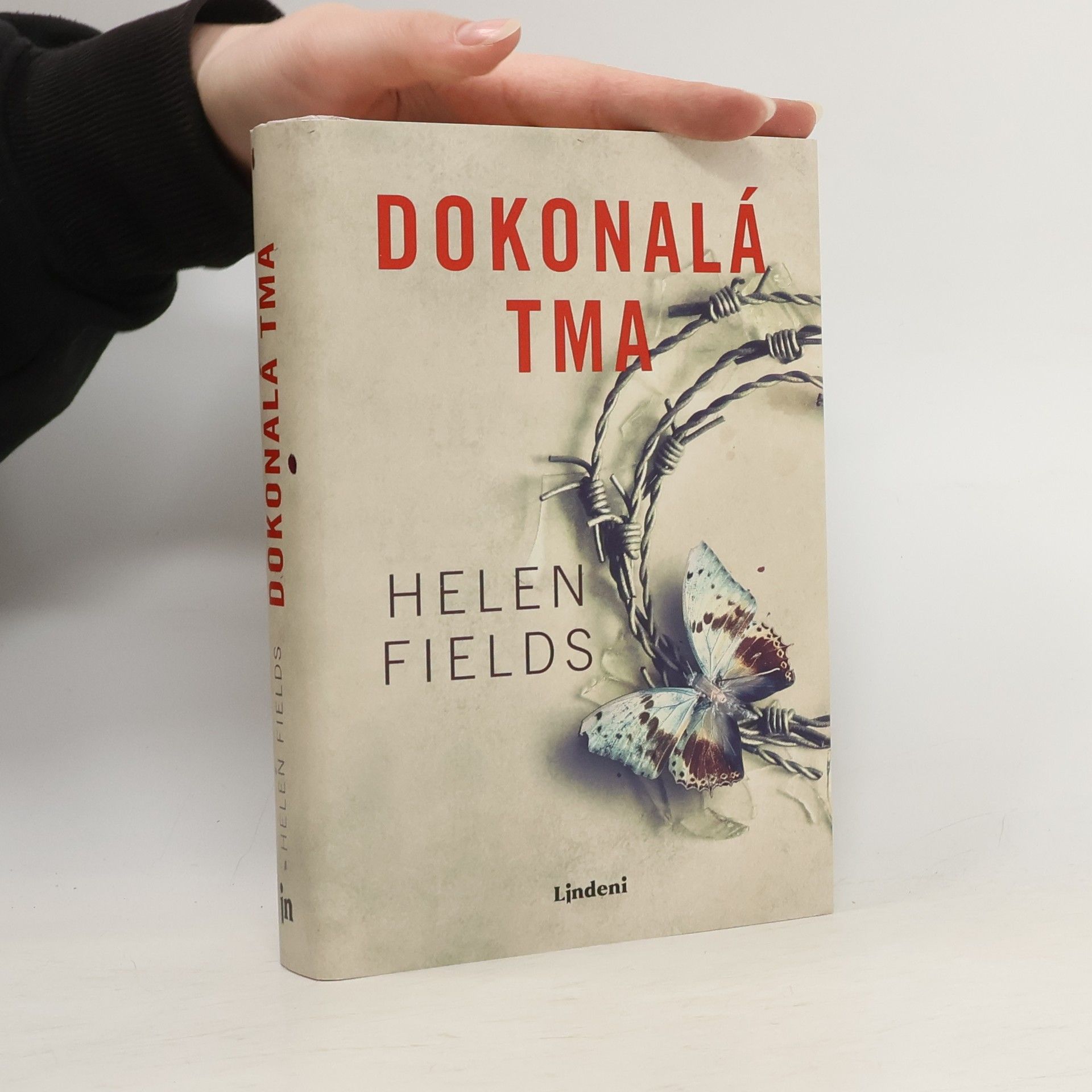 Helen Fields Dokonalá tma