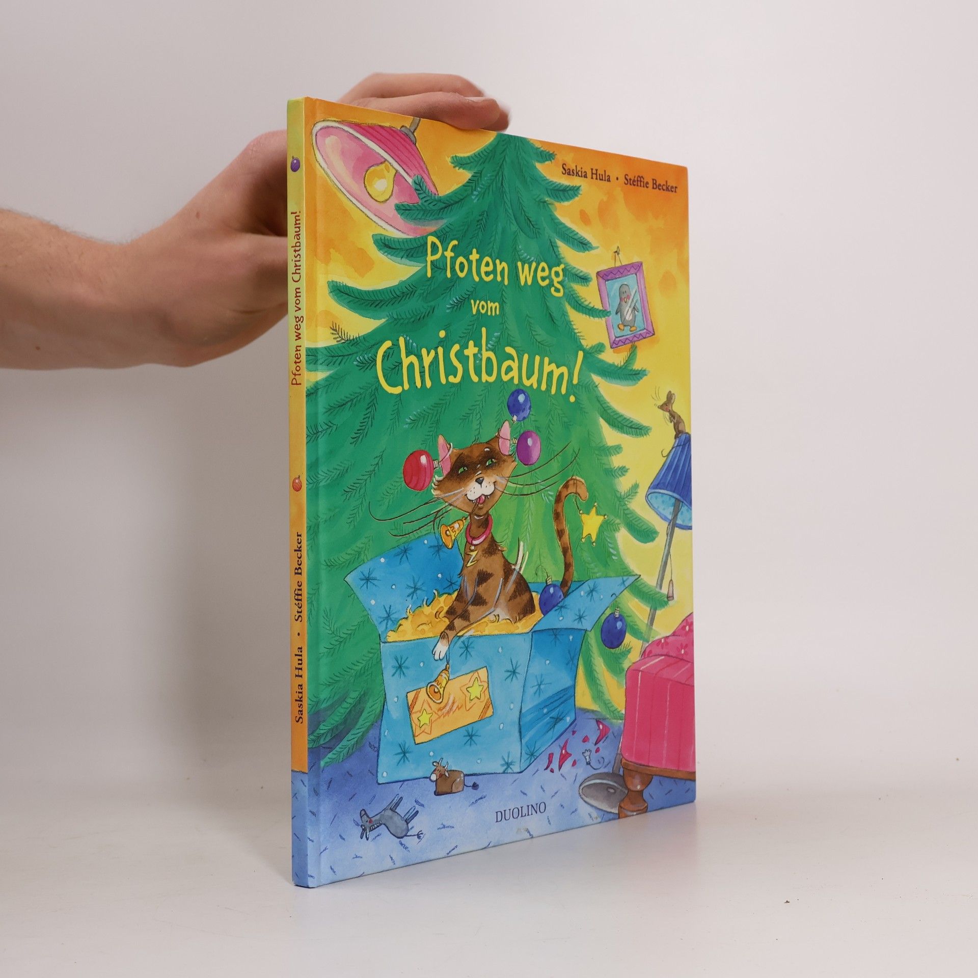 Saskia Hula Pfoten weg vom Christbaum!