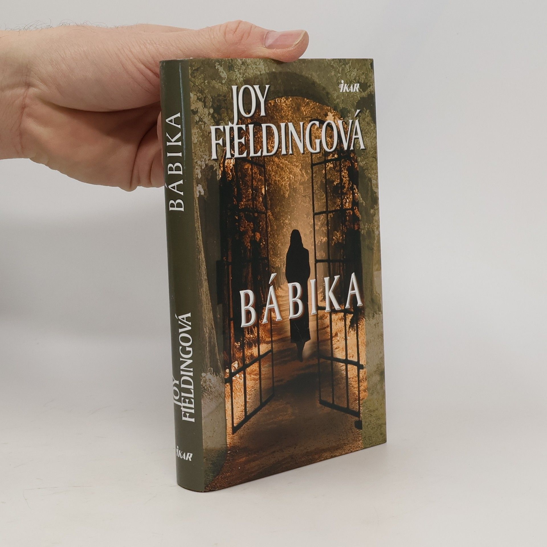 Joy Fielding Bábika