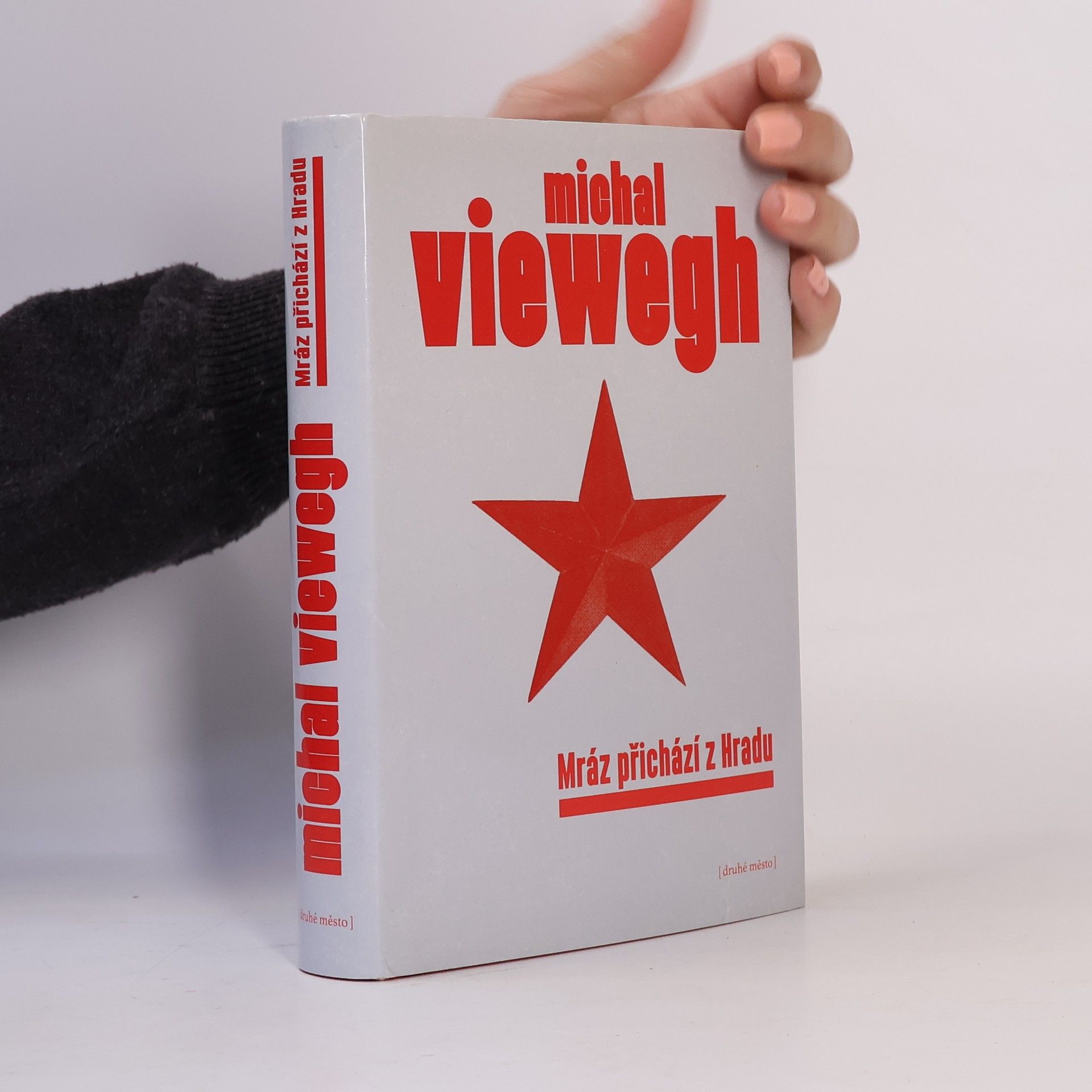 Michal Viewegh Mráz přichází z Hradu