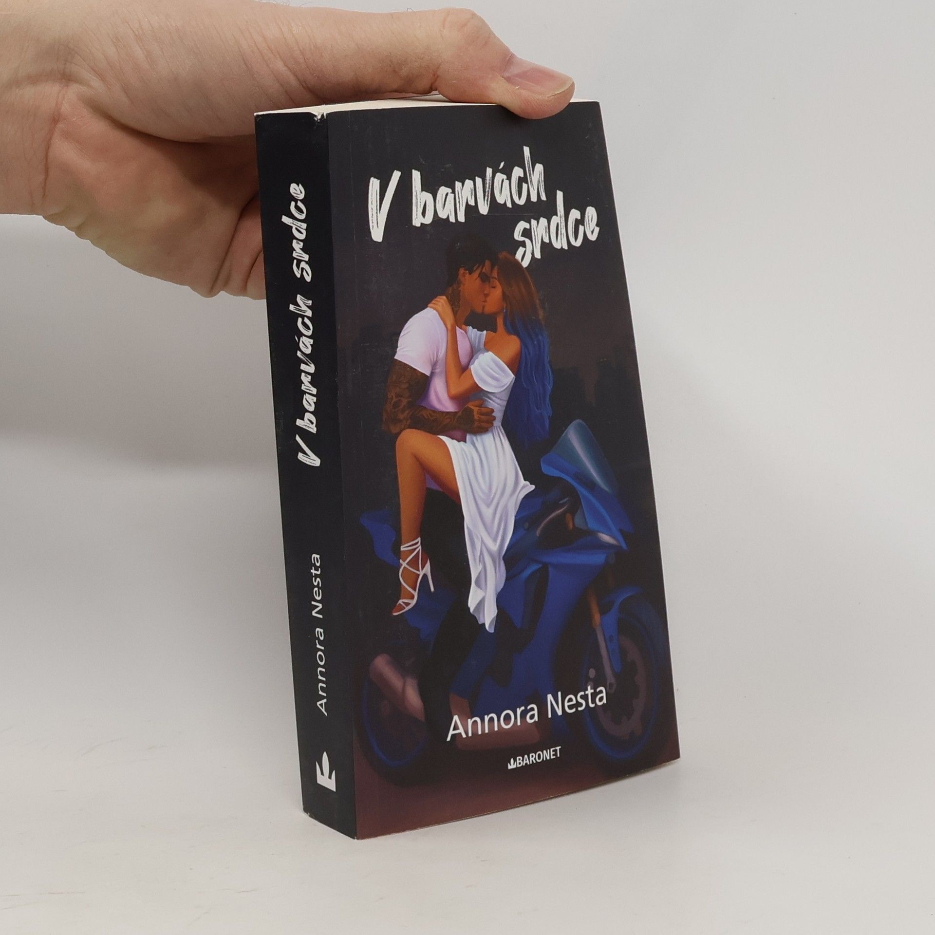 Annora Nesta Zlomeni. 1, V barvách srdce