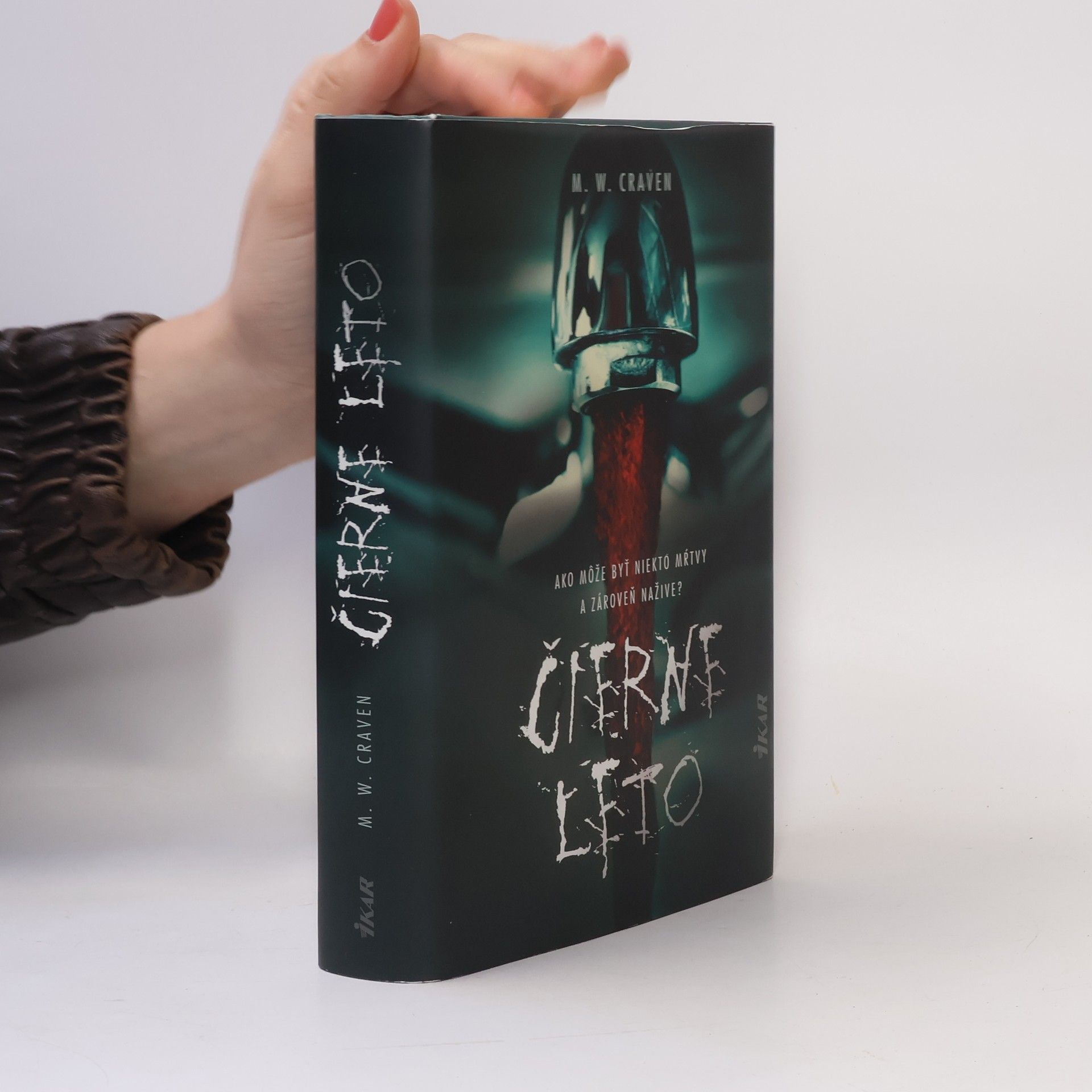 M.W. Craven Čierne leto