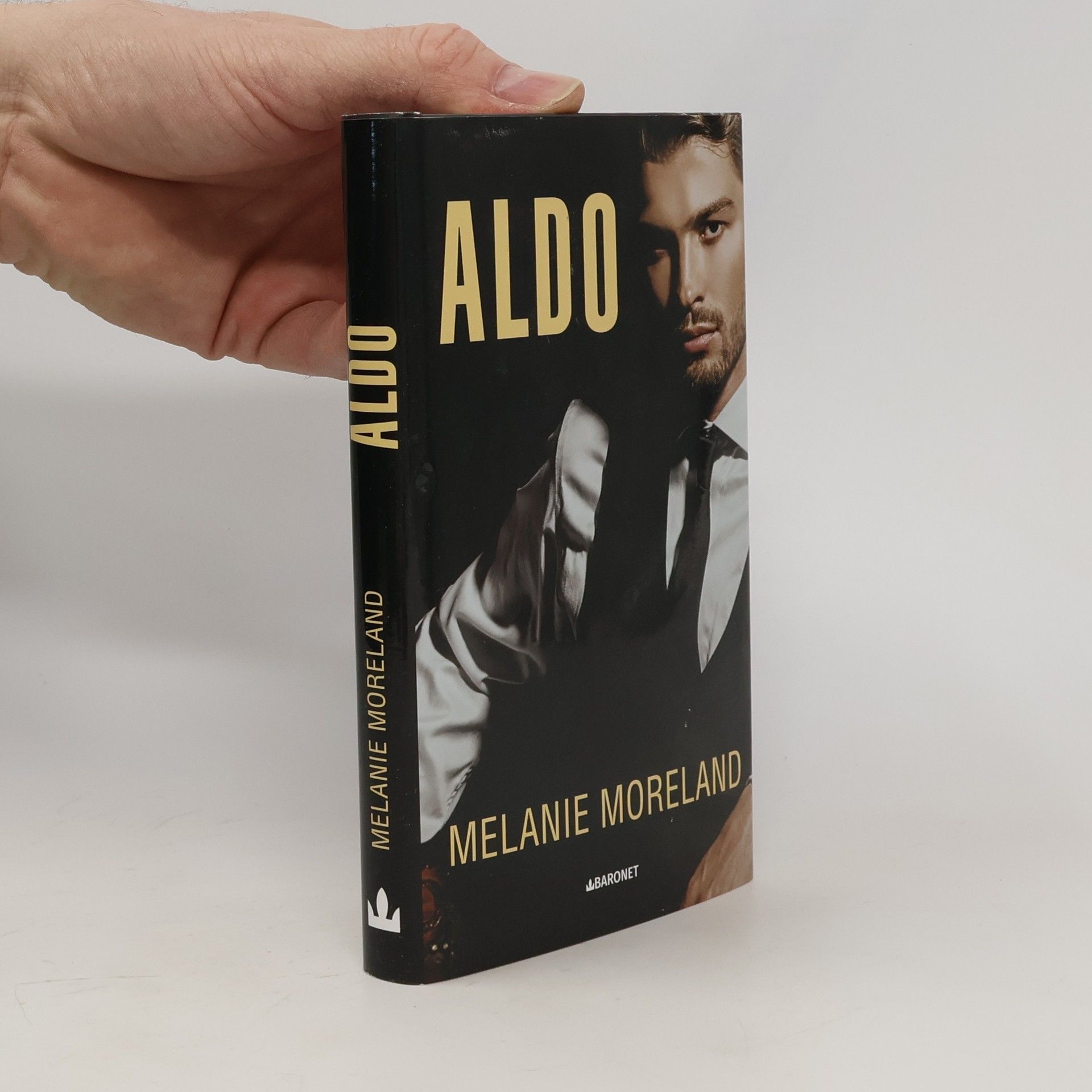 Melanie Moreland Aldo