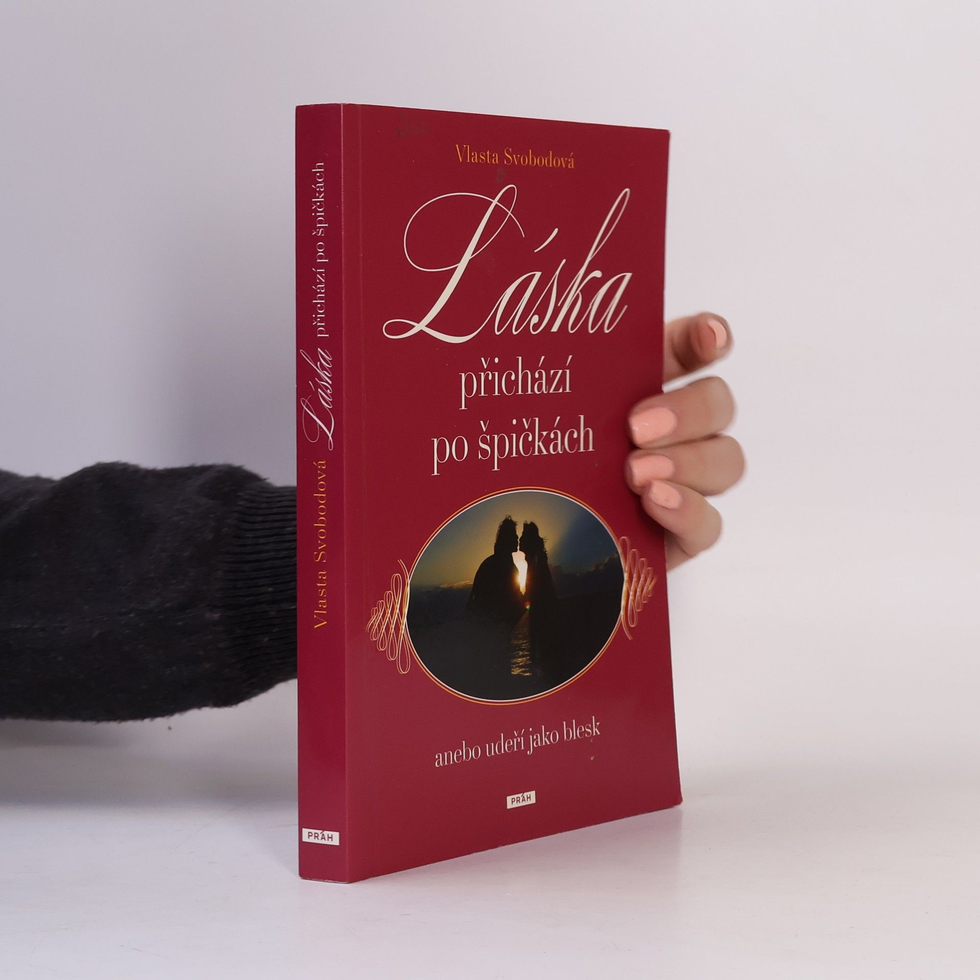 Vlasta Svobodová Láska přichází po špičkách, anebo udeří jako blesk