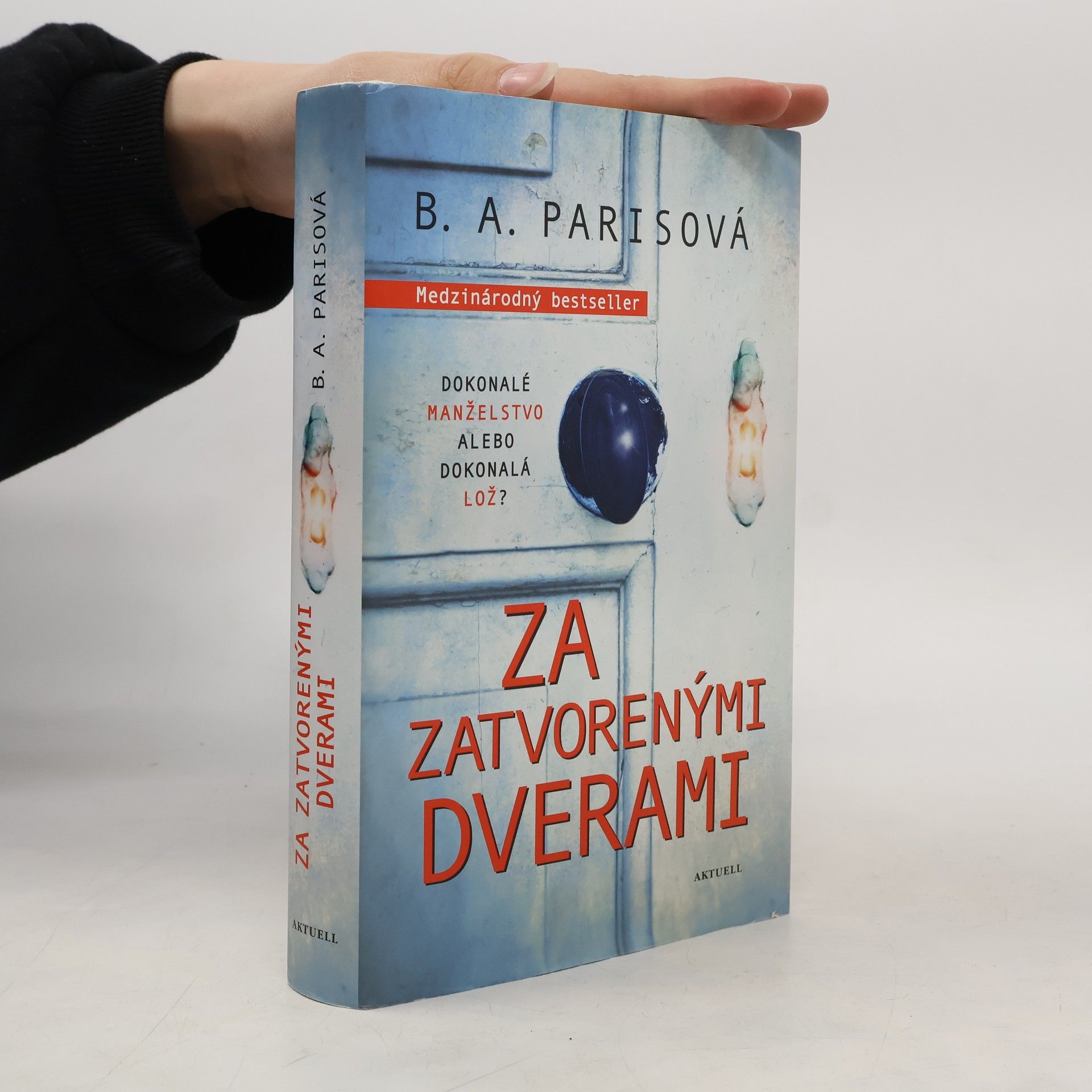 B. A. Paris Za zatvorenými dverami