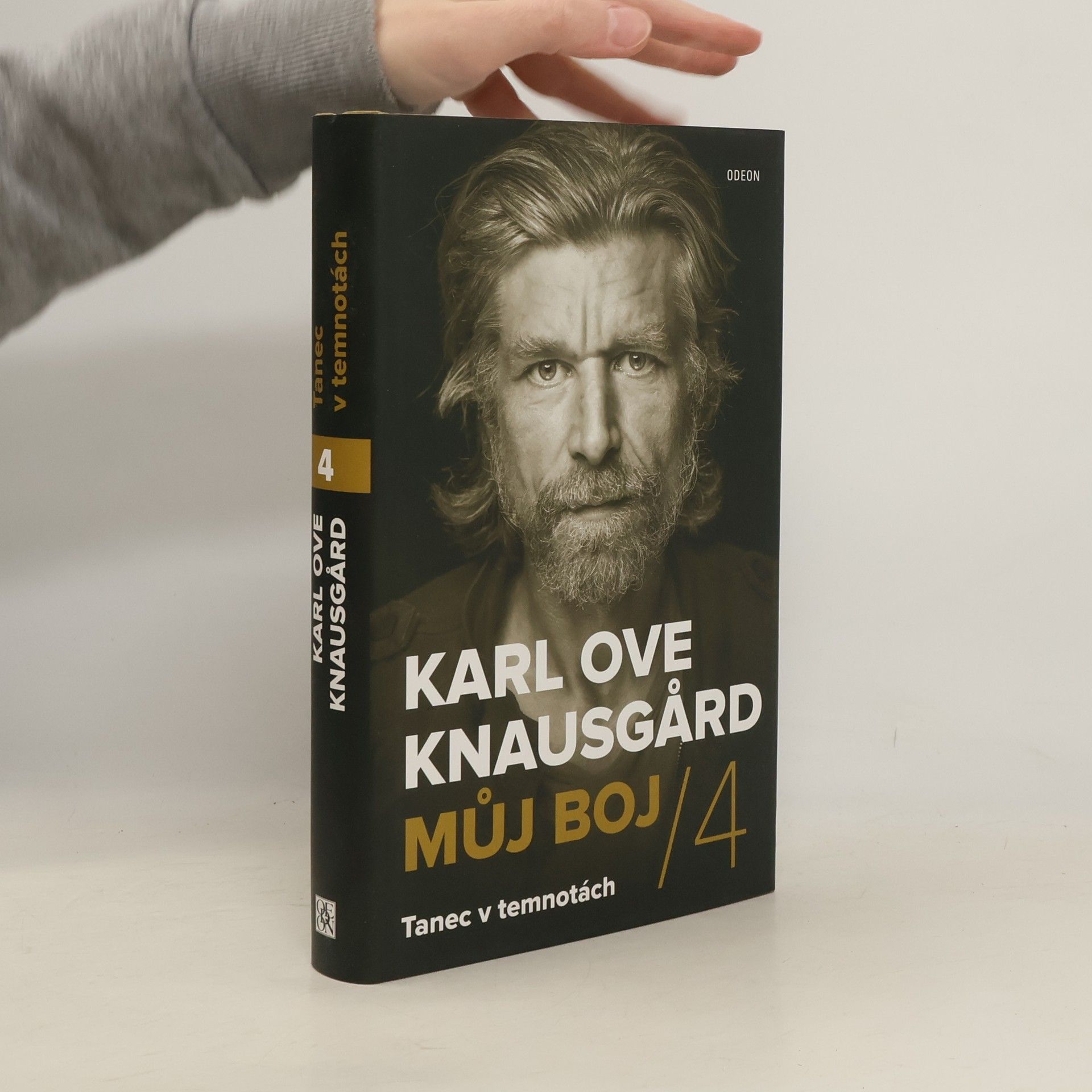 Karl Ove Knausgård Můj boj. 4, Tanec v temnotách
