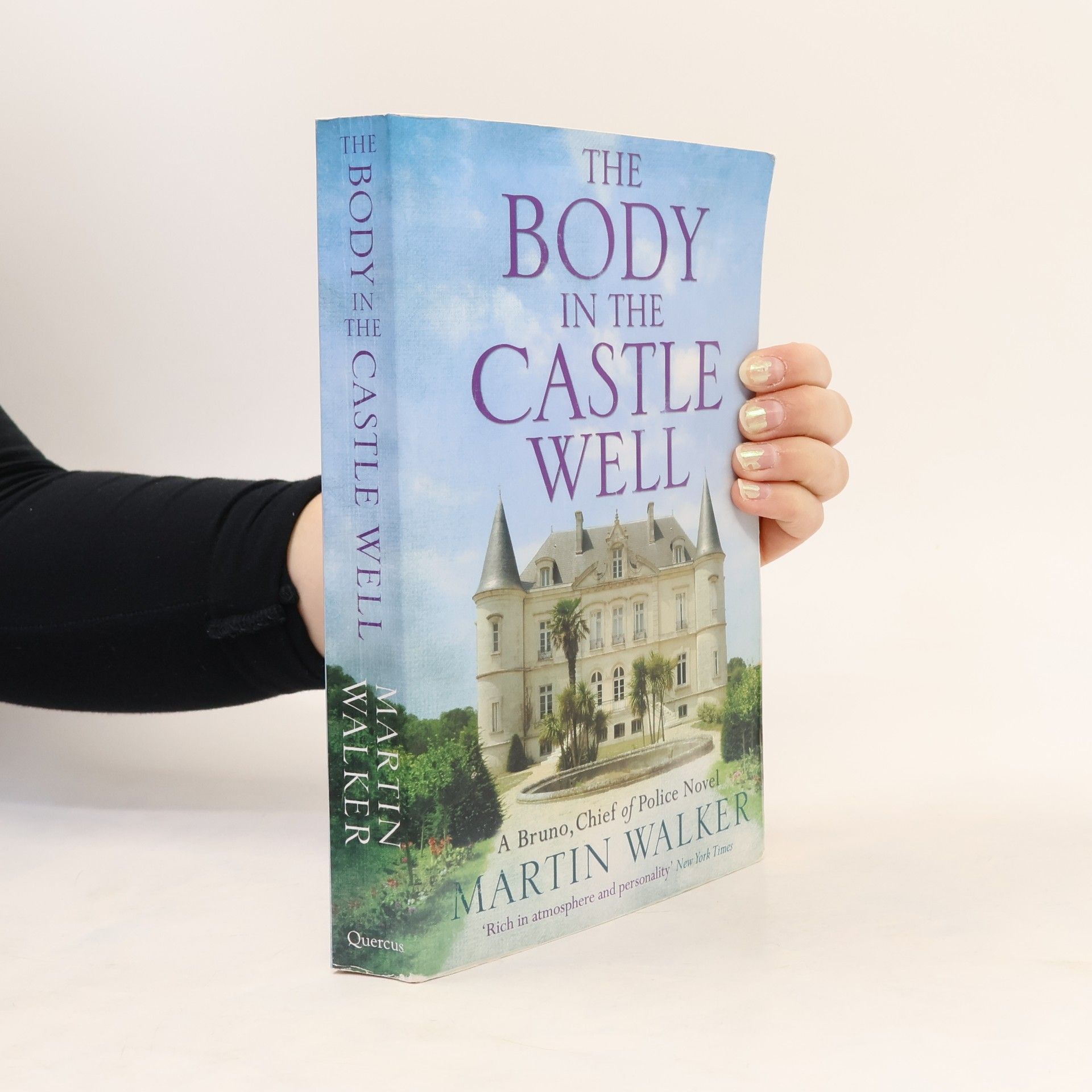 Martin Walker The Body in the Castle Well