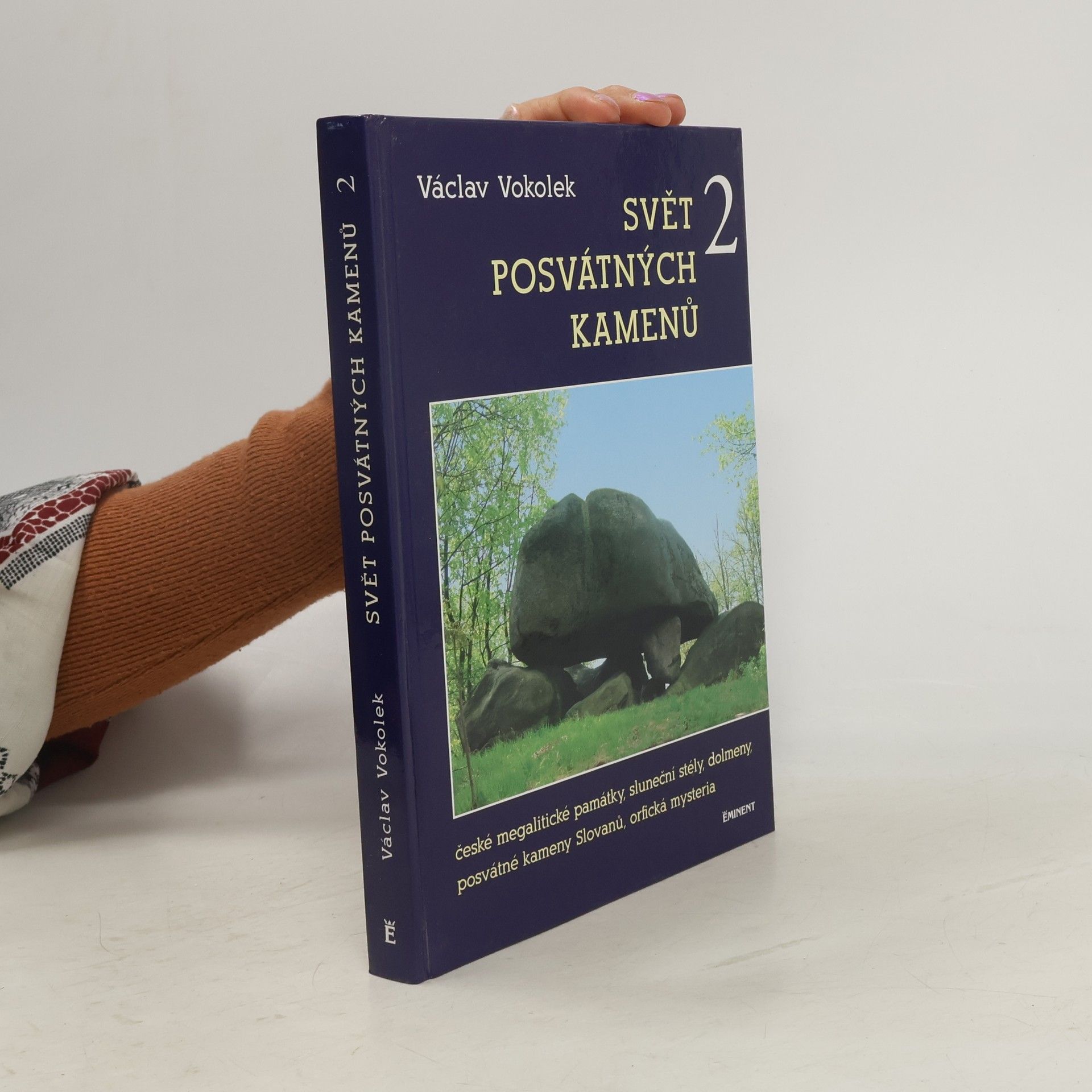 Václav Vokolek Svět posvátných kamenů 2 : české megalitické památky, sluneční stély, dolmeny, posvátné kameny Slovanů, orfická mysteria
