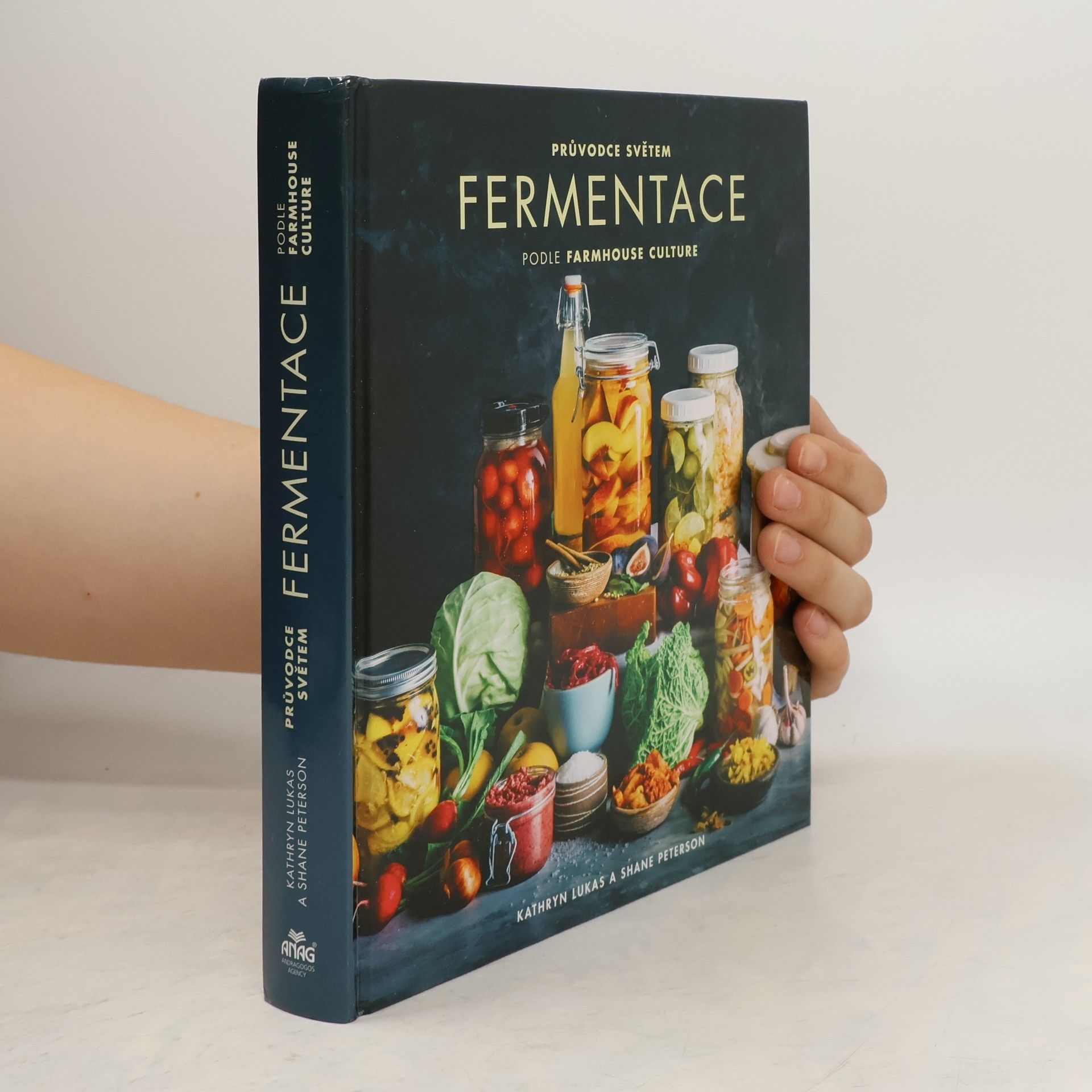 Kathryn Lukas Průvodce světem fermentace podle farmhouse culture : domácí výroba pokrmů a nápojů s živými kulturami včetně 100 receptů od kimči po kombuchu