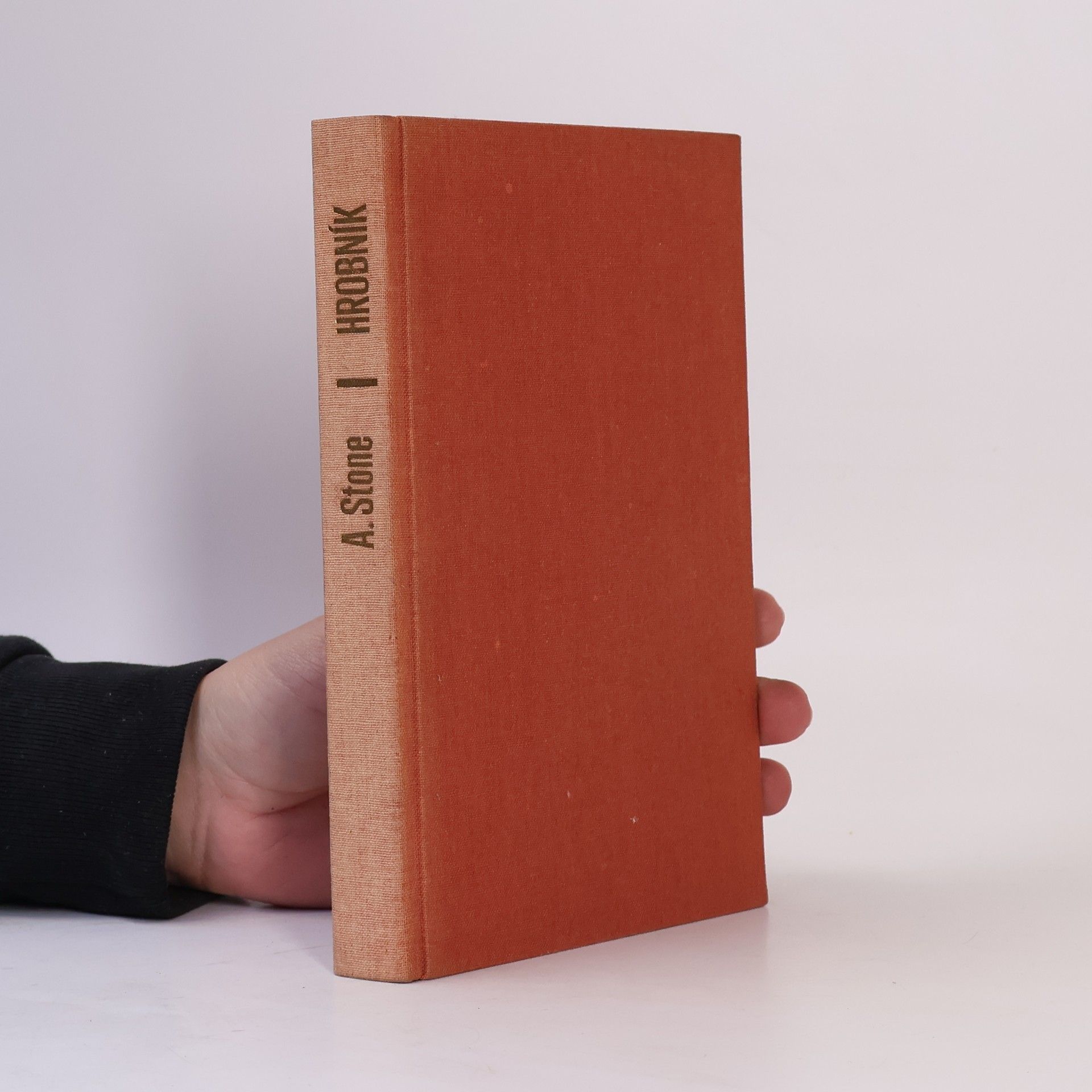 Austin Stone Hrobník