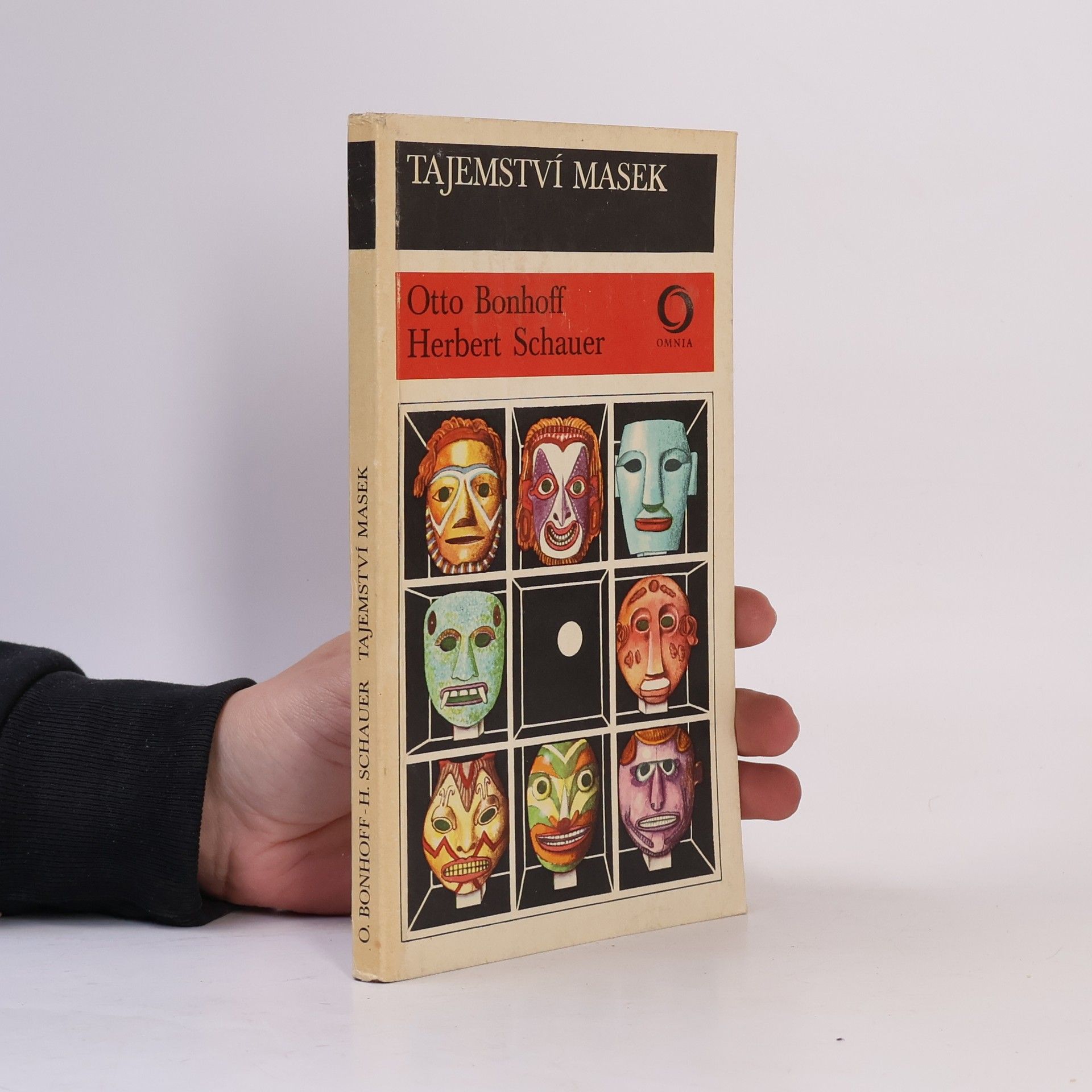 Herbert Schauer Tajemství masek