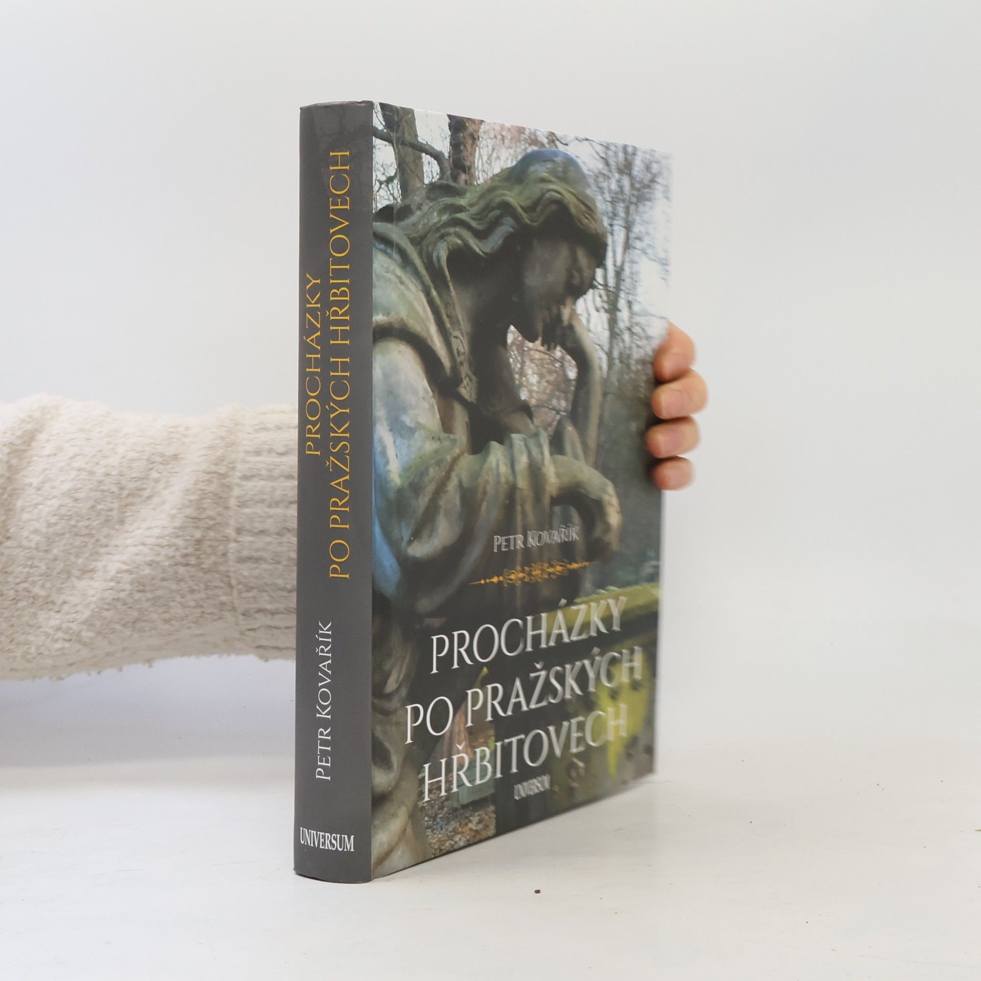 Petr Kovařík Procházky po pražských hřbitovech