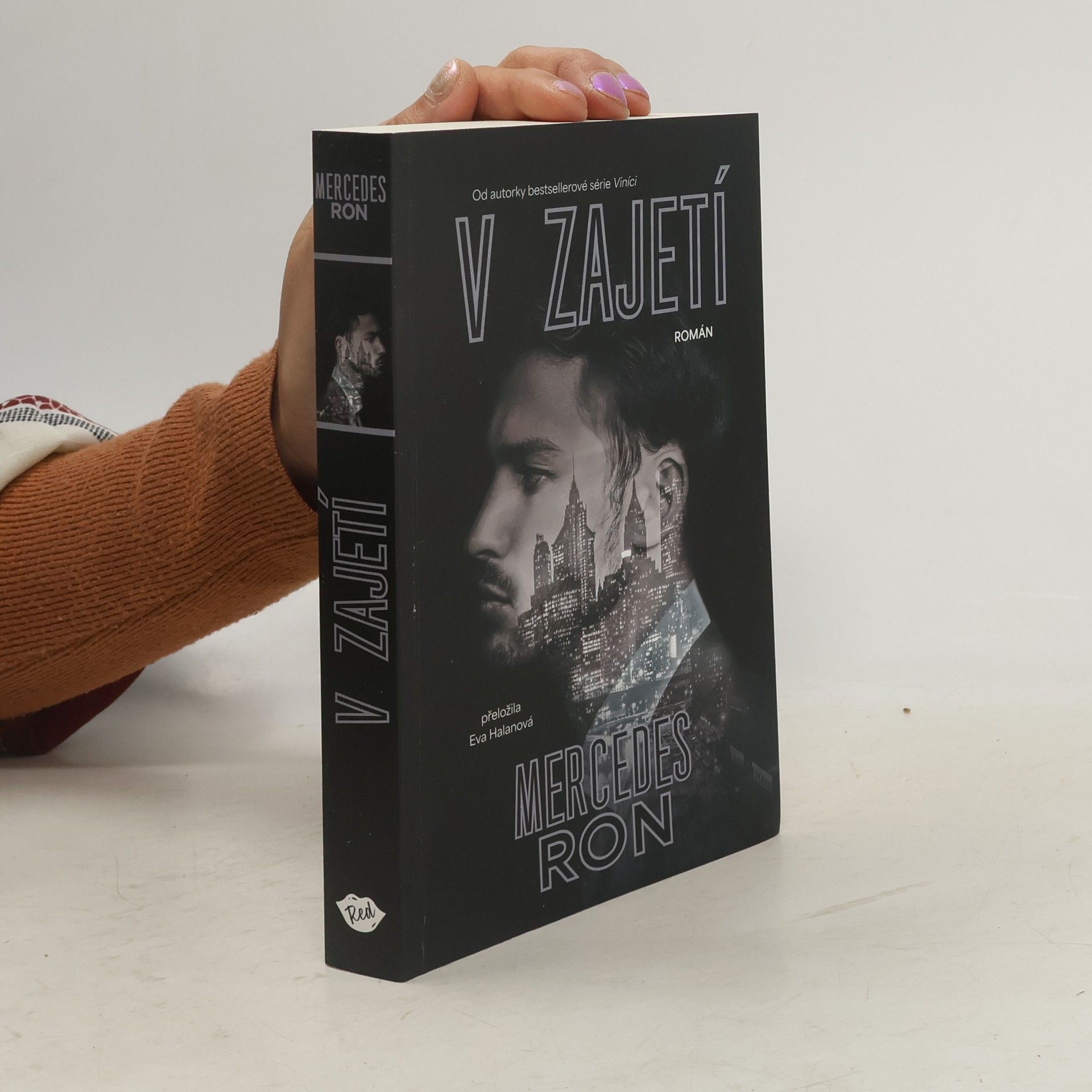 Mercedes Ron V zajetí