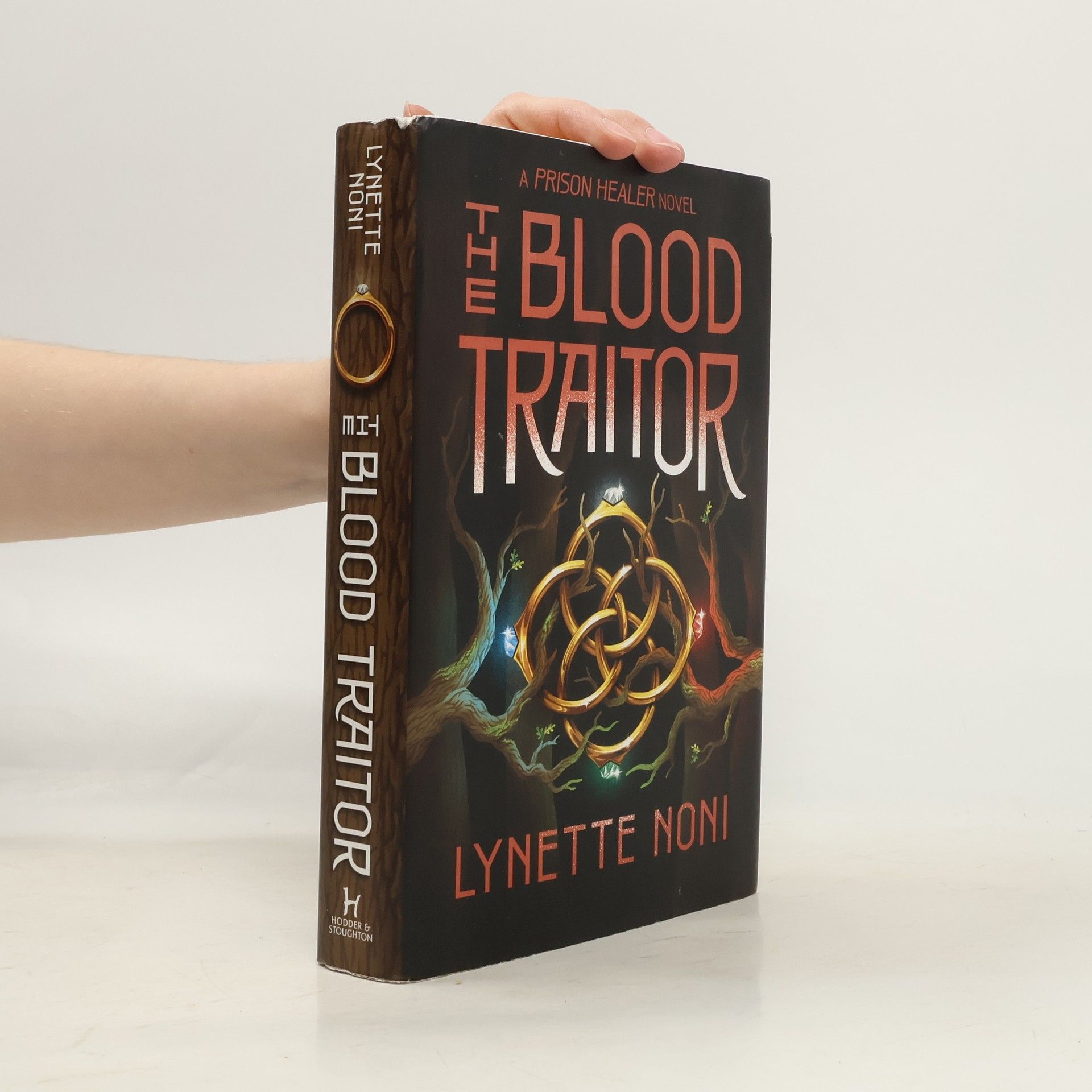 Lynette Noni The blood traitor